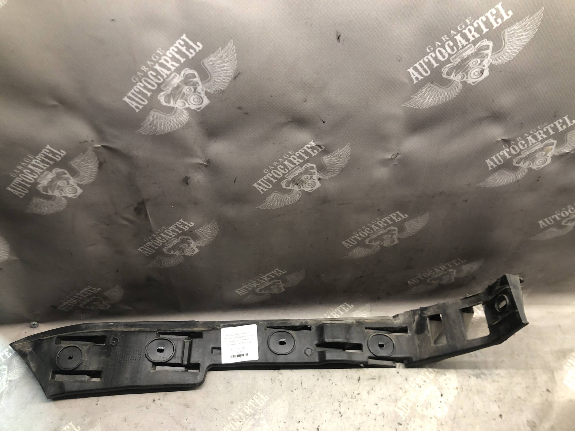 Кронштейн заднього бампера Volkswagen Golf 5, 6. Гольф 5, 6. Універсал. Правий. 1K9807394