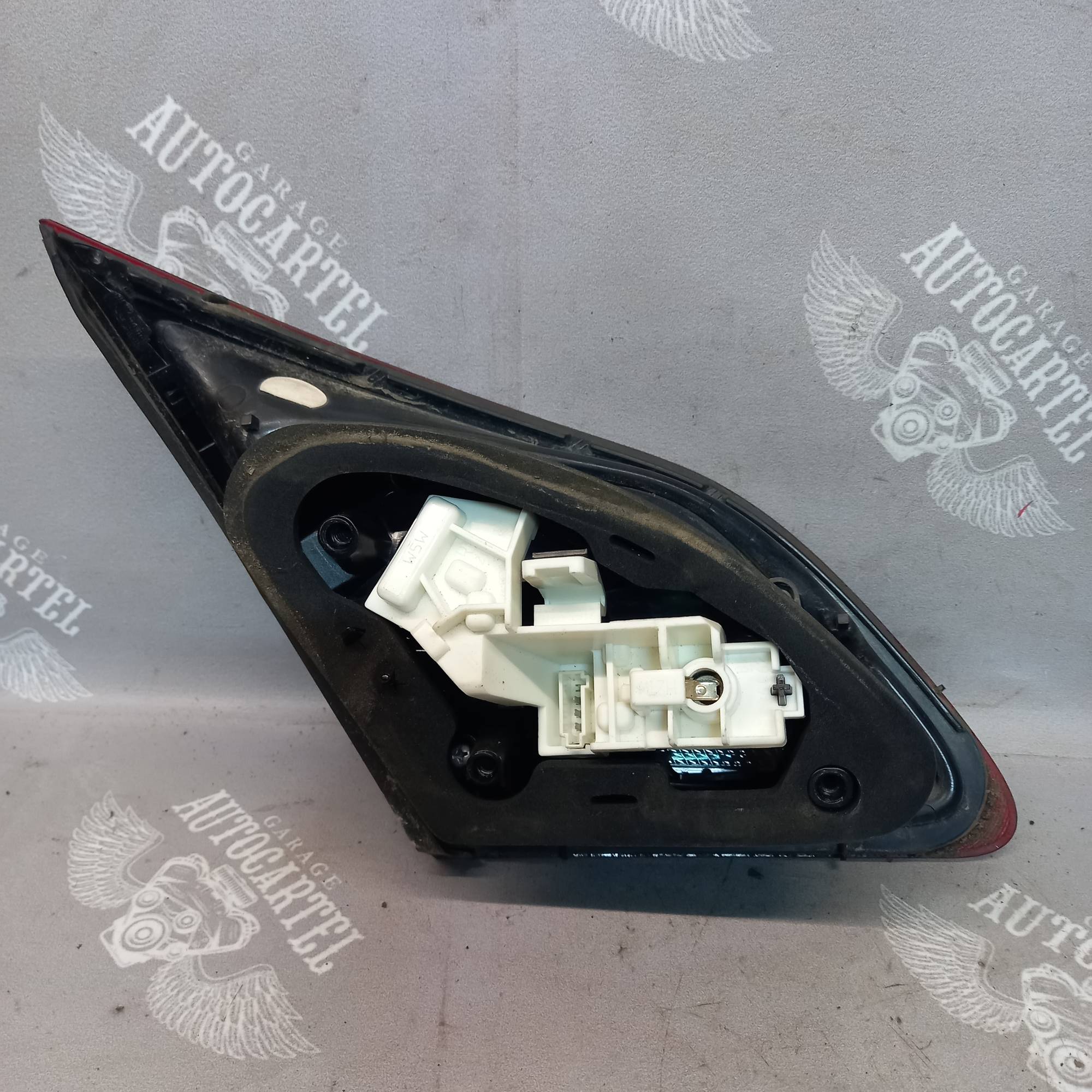 Задній правий ліхтар (стоп) багажника Opel Astra J хетчбек13360790