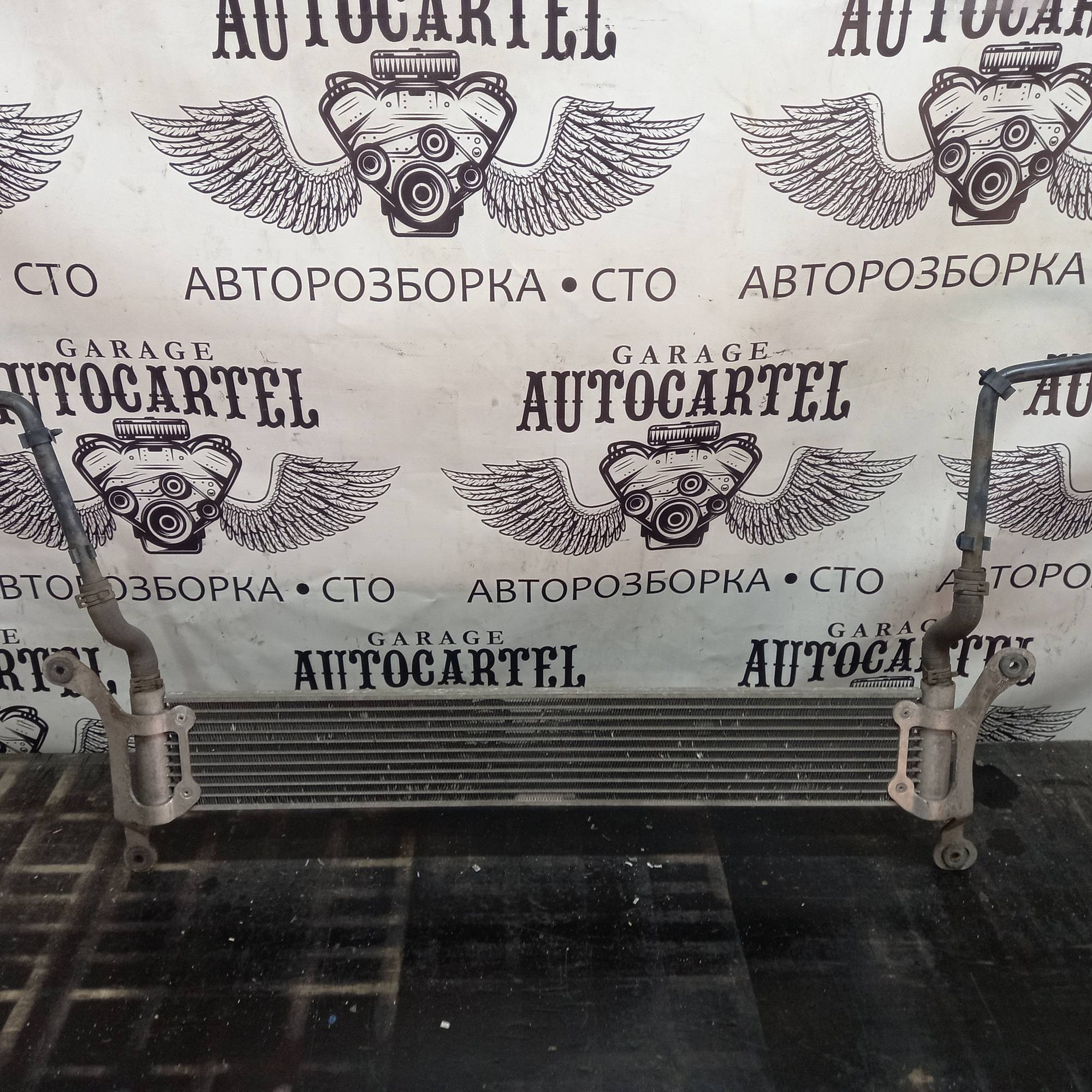 Радіатор охолодження двигуна додатковий Audi Q7 VW Touareg 7l6121212b