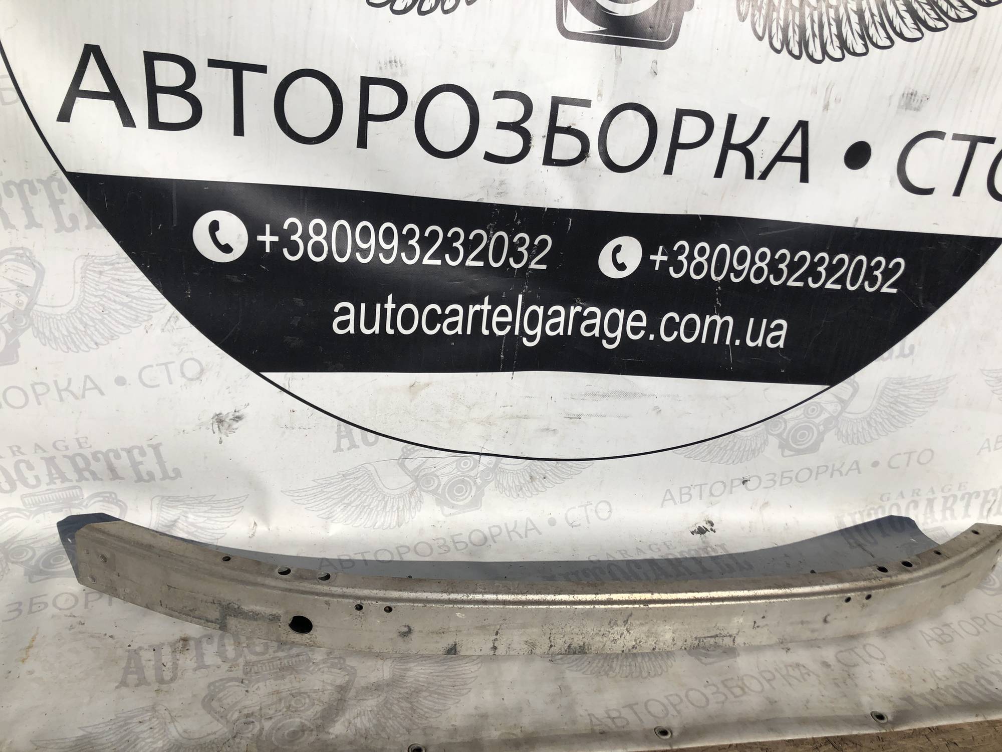 A211626107 підсилювач бампера передній Mercedes W 204 c class