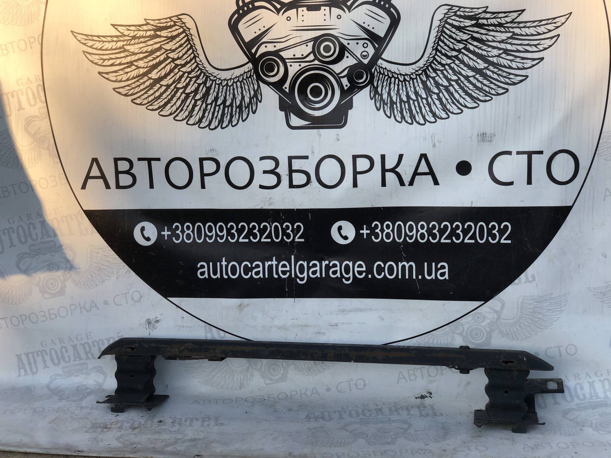 Підсилювач переднього бампера Peugeot 307. Пежо 307. 2005 2007.