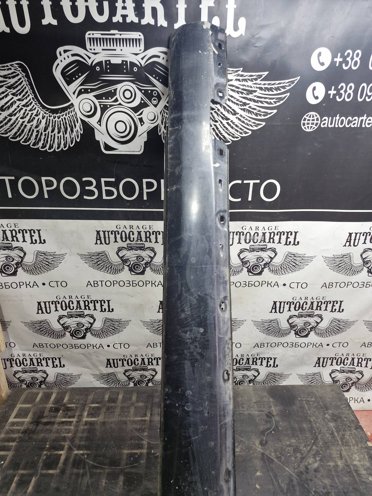 a2036900240 Бокова накладка поріг права Mercedes w 203 c class