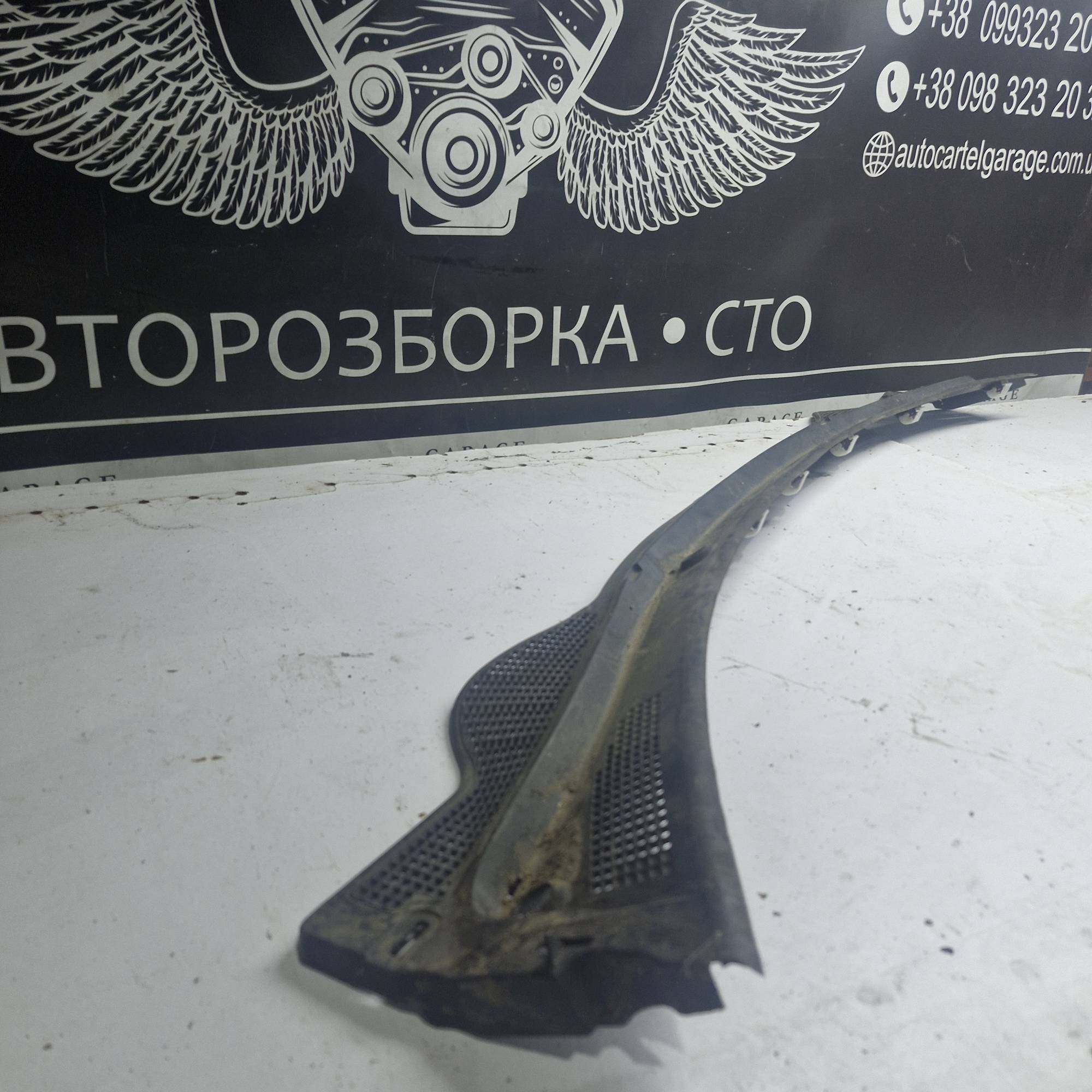 668620001r Декоративна накладка під лобове скло жабо Renault Laguna 3 2007-2015