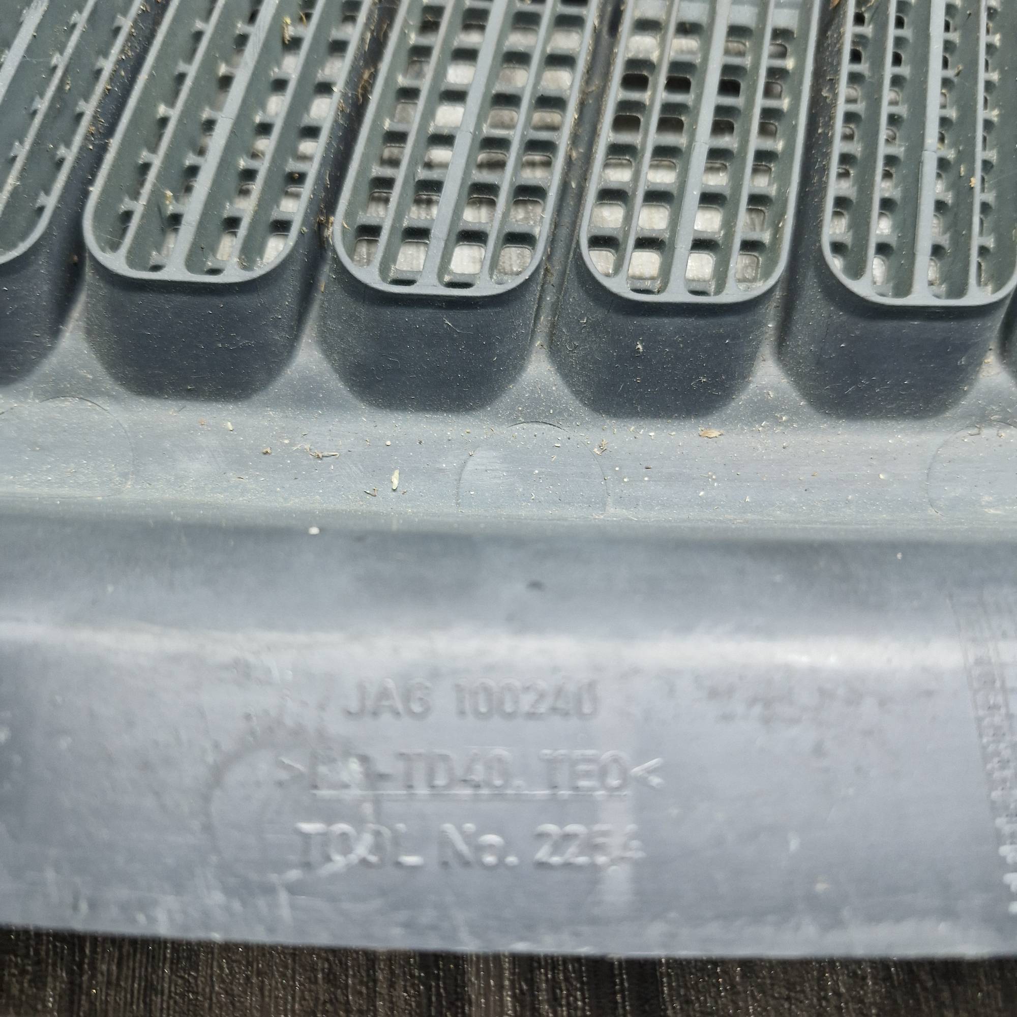 JAG100240 Land Rover freelander молдинг лобового скла нижній жабо