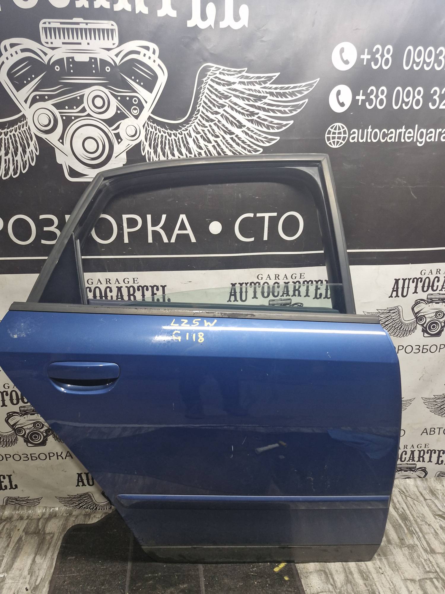 Дверка задня права Audi a4 b6 lz5w седан A4 B6 2001-2004 21567971