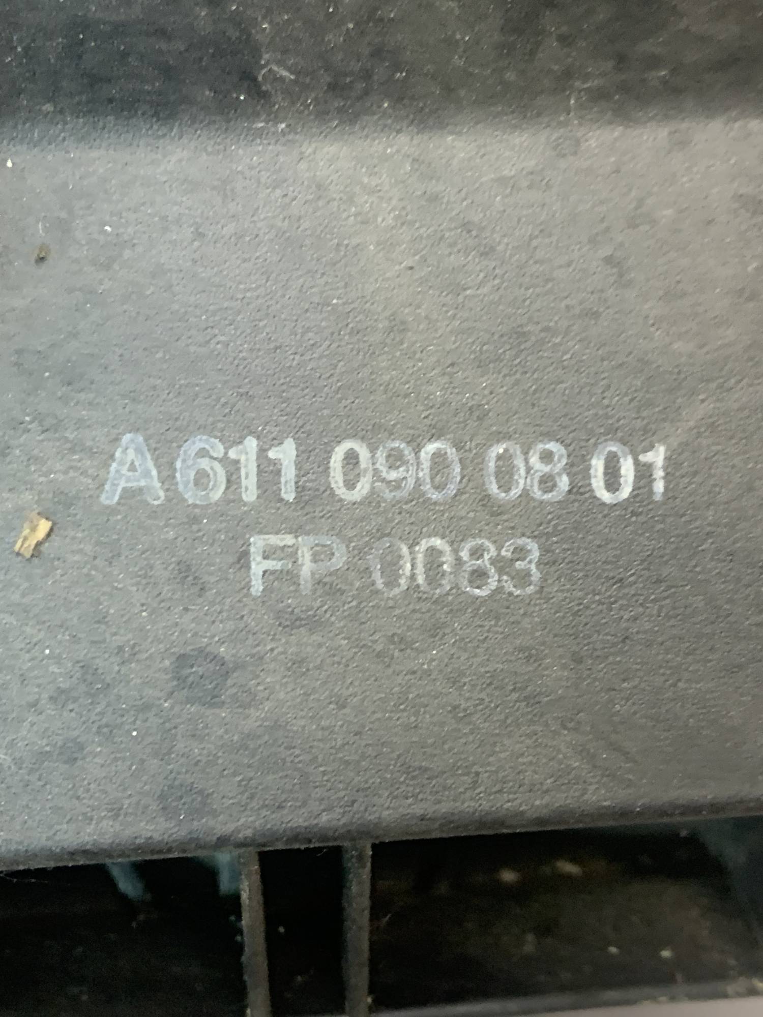 a6110900801 Корпус повітряного фільтра E W210 1995-2002 2.7