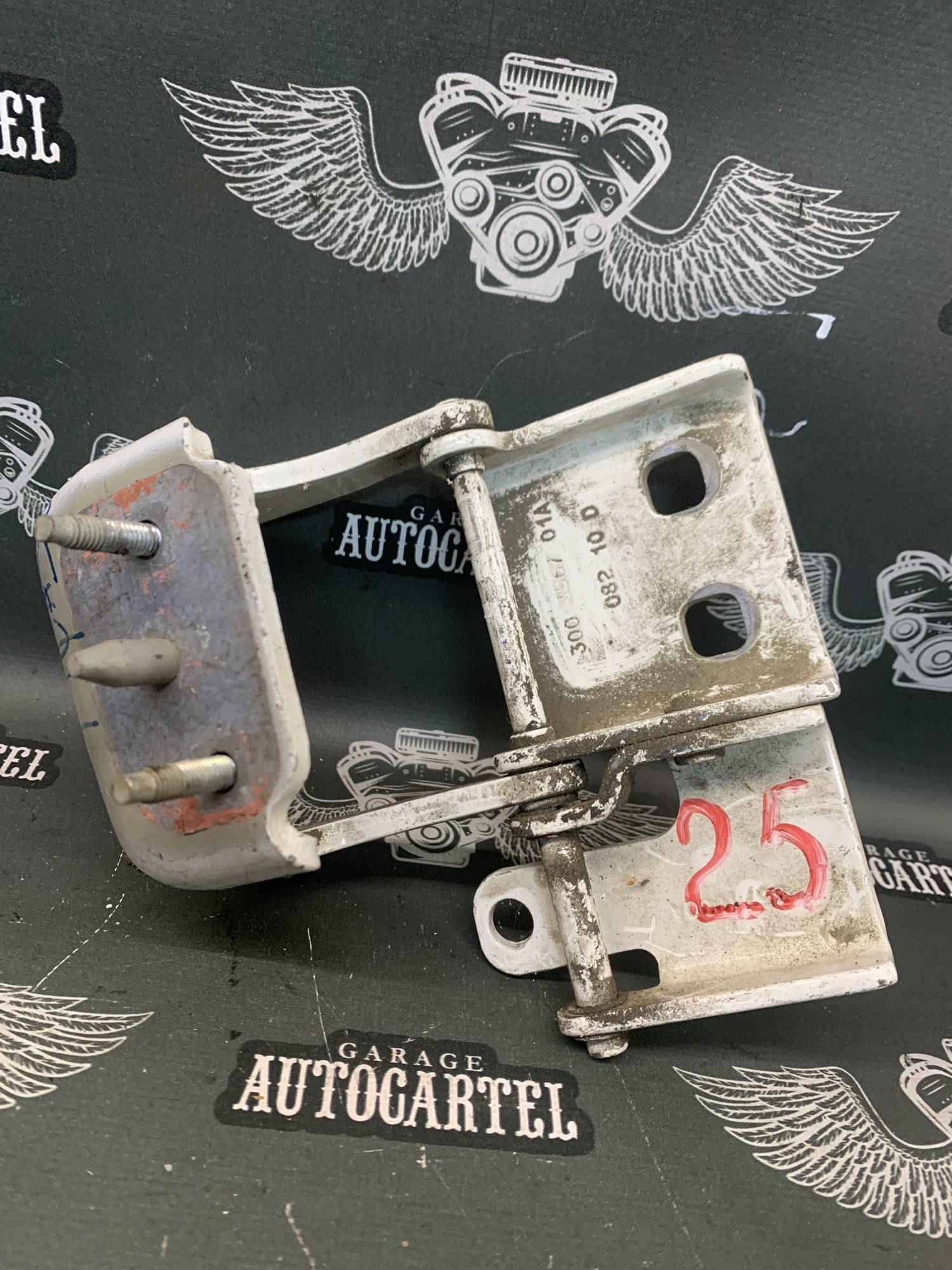 300356701a Петля дверей Кришки багажника права Citroen C4 Picasso 2004—2018