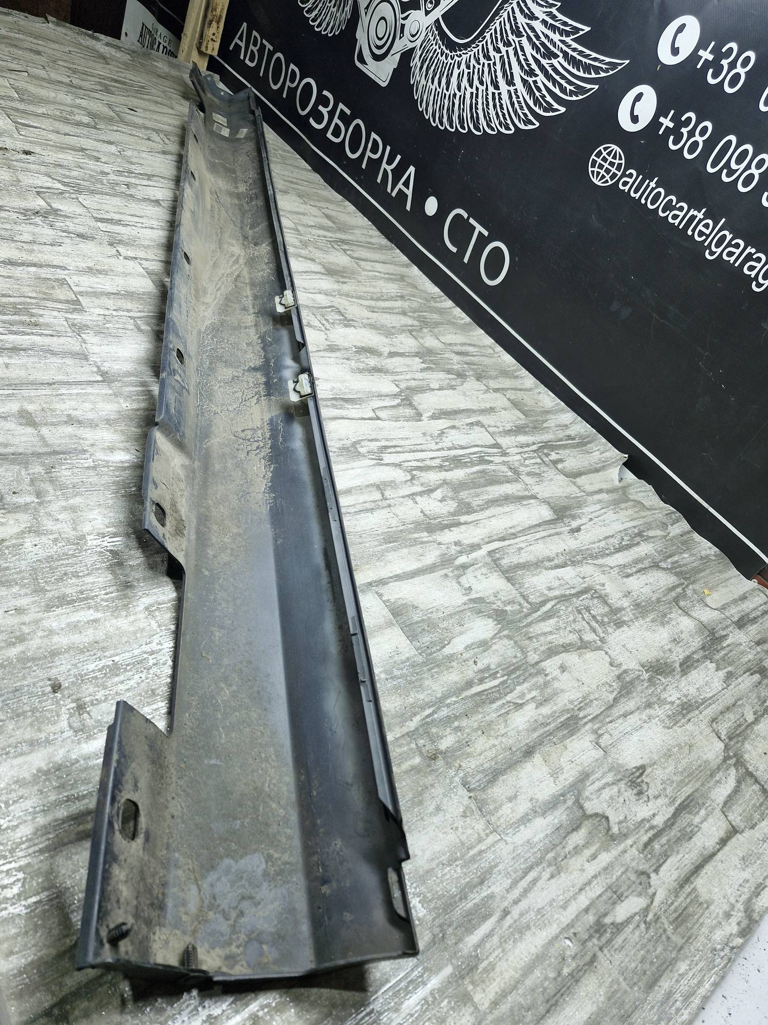 2046900440.1 декоративна накладка поріг права Mercedes C W204 2007—2014