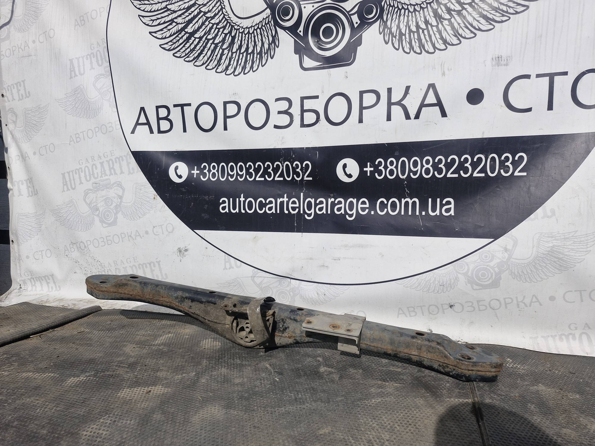 Траверса кпп (лапа кріплення, балка) Touareg (2003-2006) дорестайл, 7L6399227C