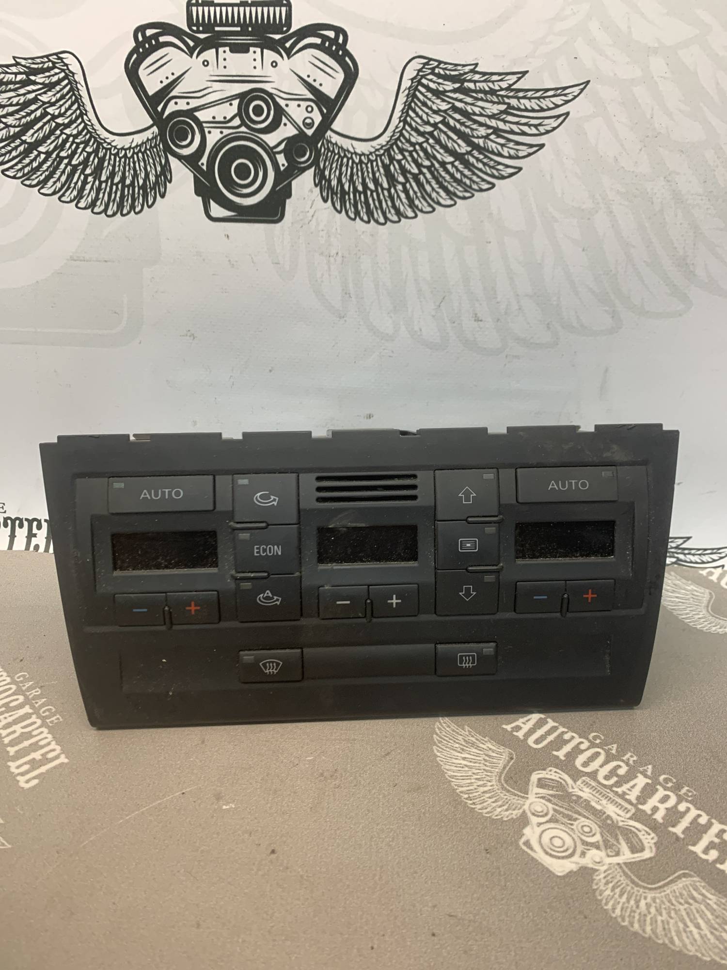 Панель керування кондиціонером Seat Exeo 8e0820043bq