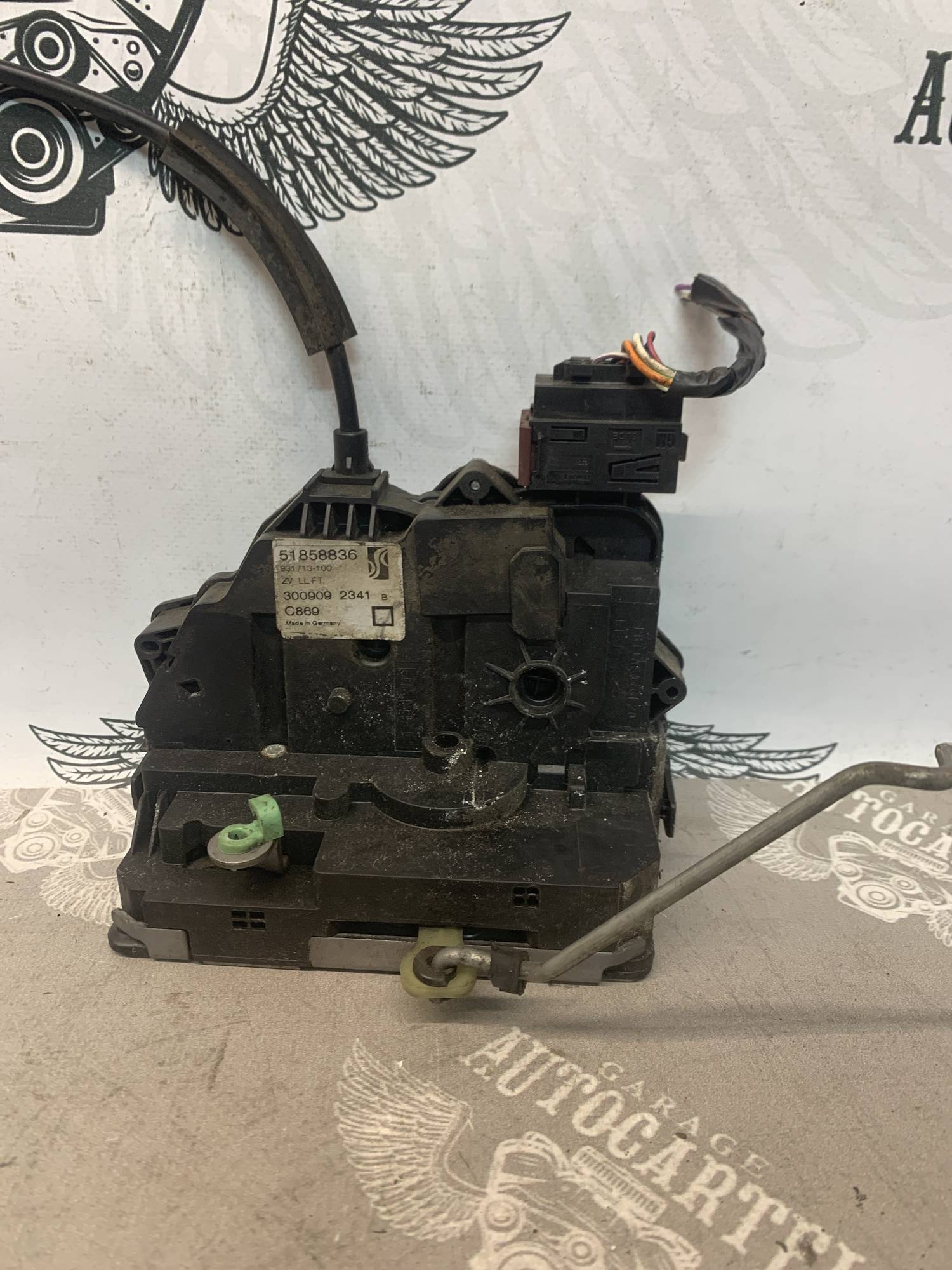 Замок дверки передній лівий FIAT PUNTO (EVO) 51858836