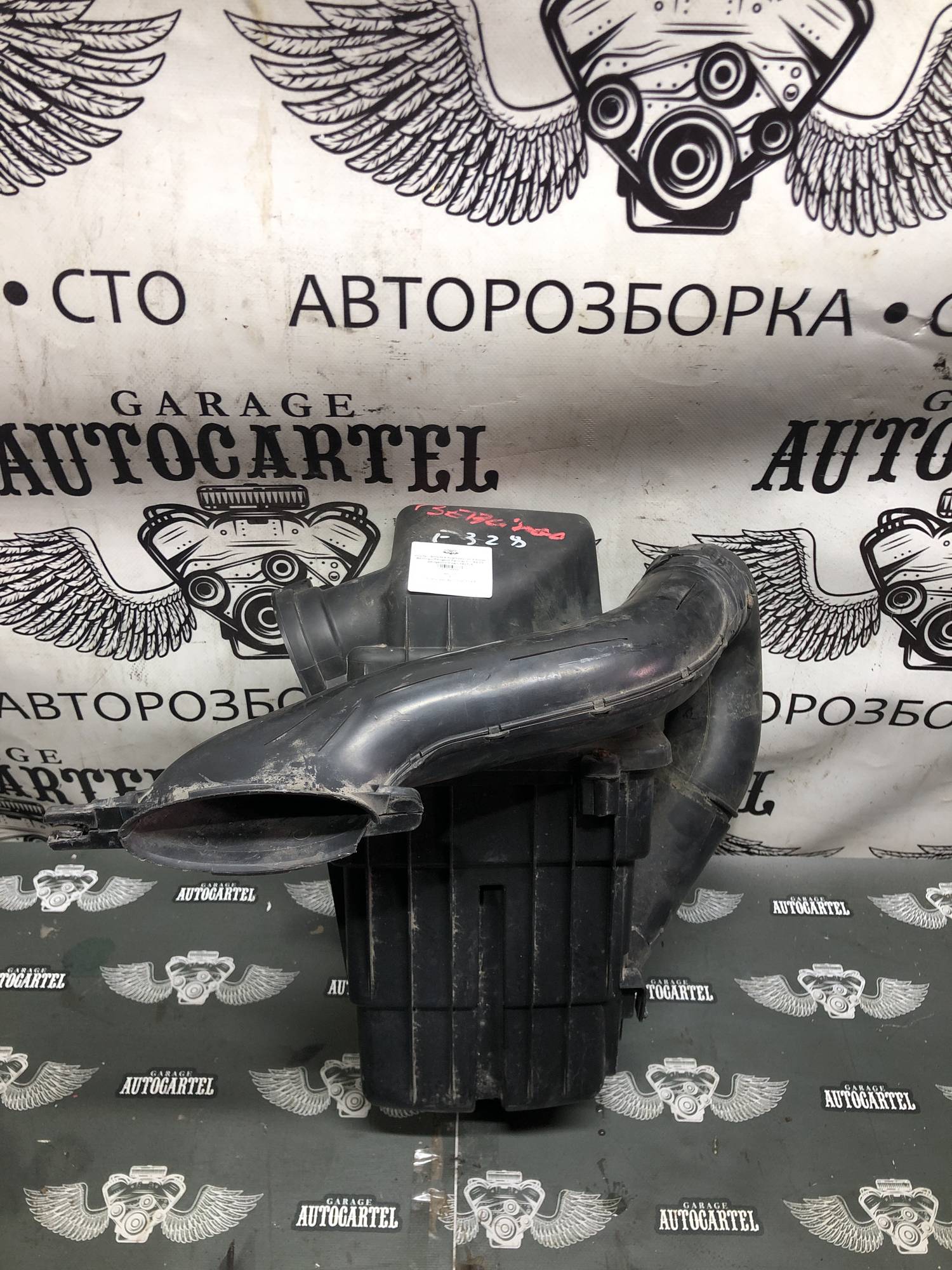 Корпус фільтра повітряного Citroen Berlingo/Peugeot Partner II 1.9d 03- peugeot/citroen 1427J5
