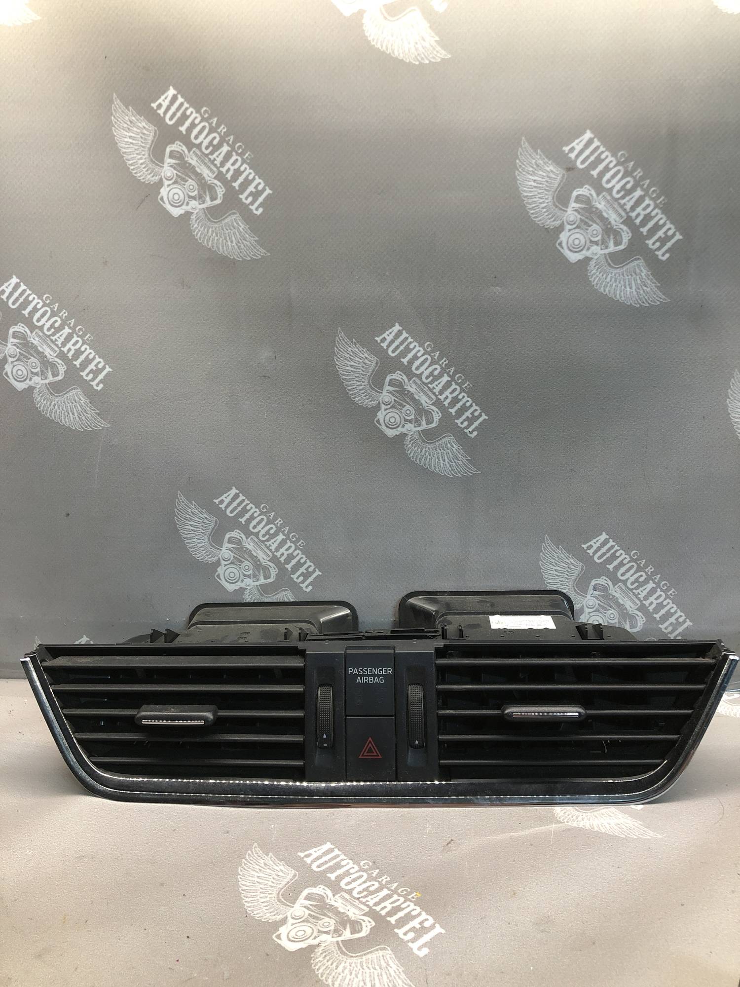 Центральний дефлектор Skoda A7 5E0820951