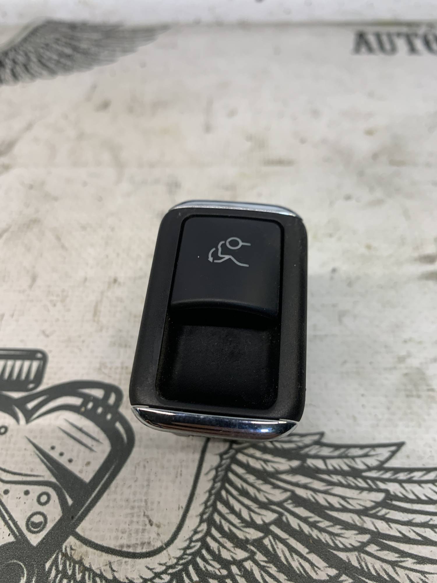 Кнопка відкривання кришки багажника Mercedes-Benz E W212 a2128204410