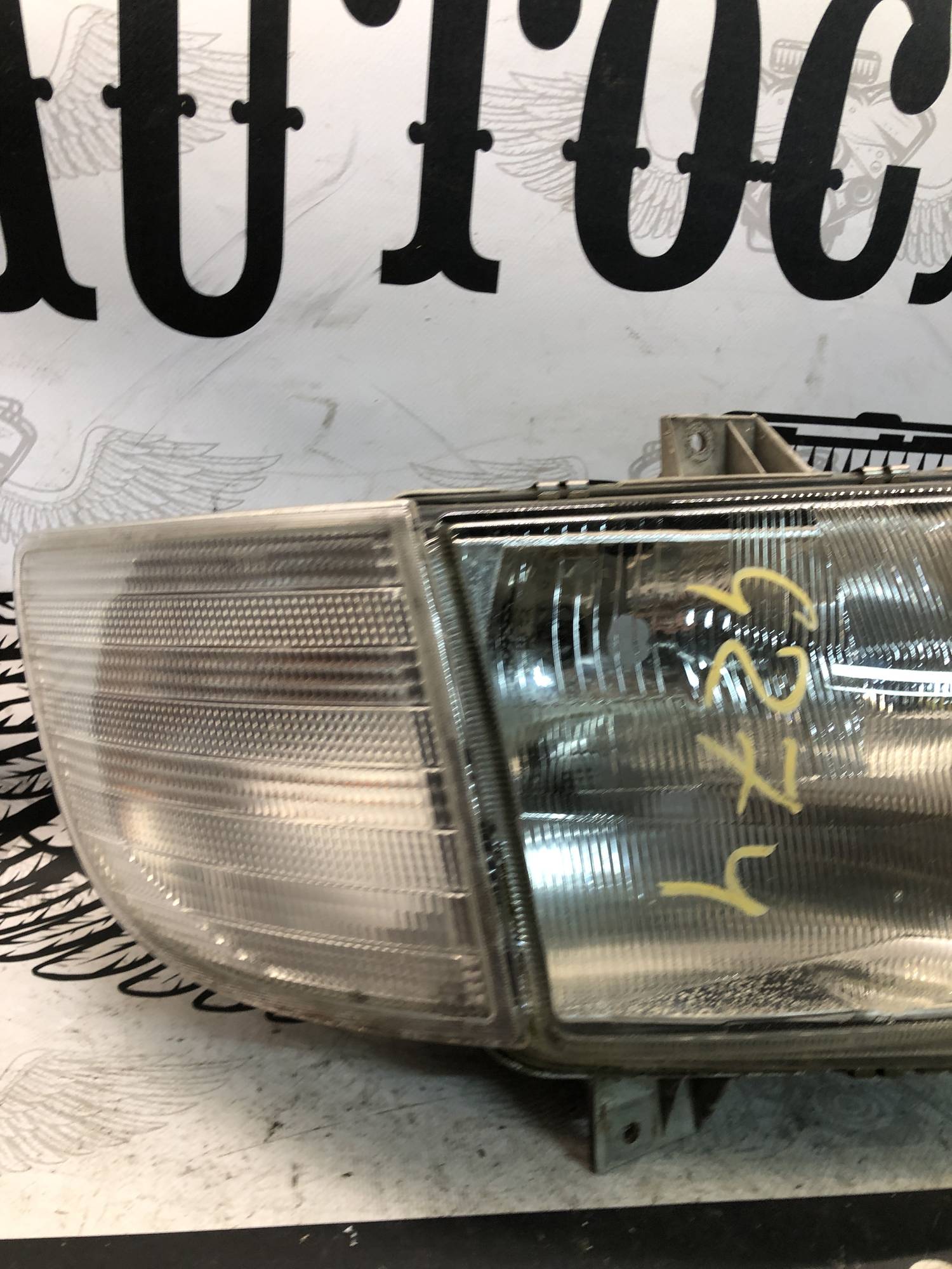 Фара права + поворотник Mercedes W638 1996-2003 vito 21875496