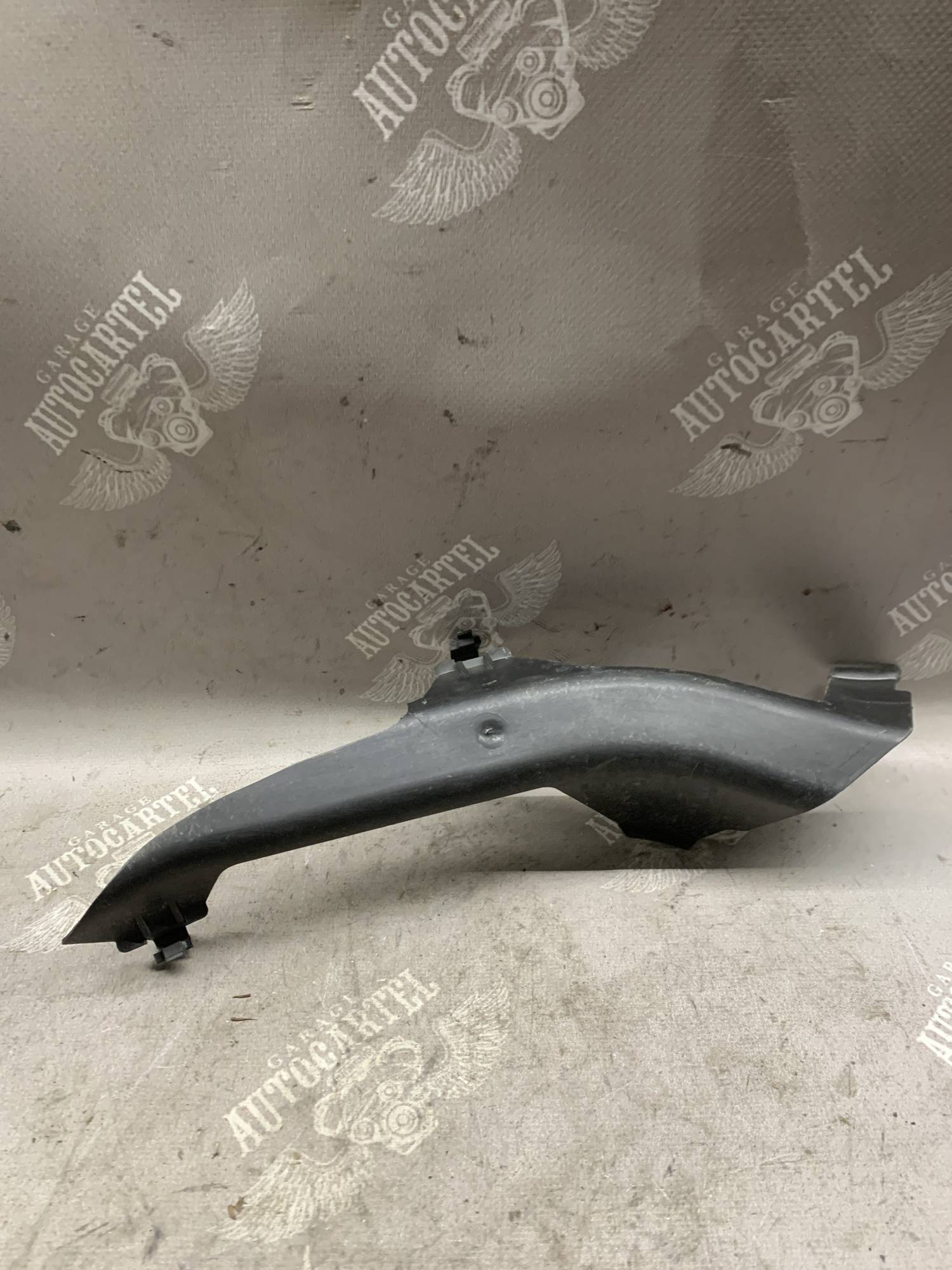 Накладка капота права для Mercedes W221. a2218891025