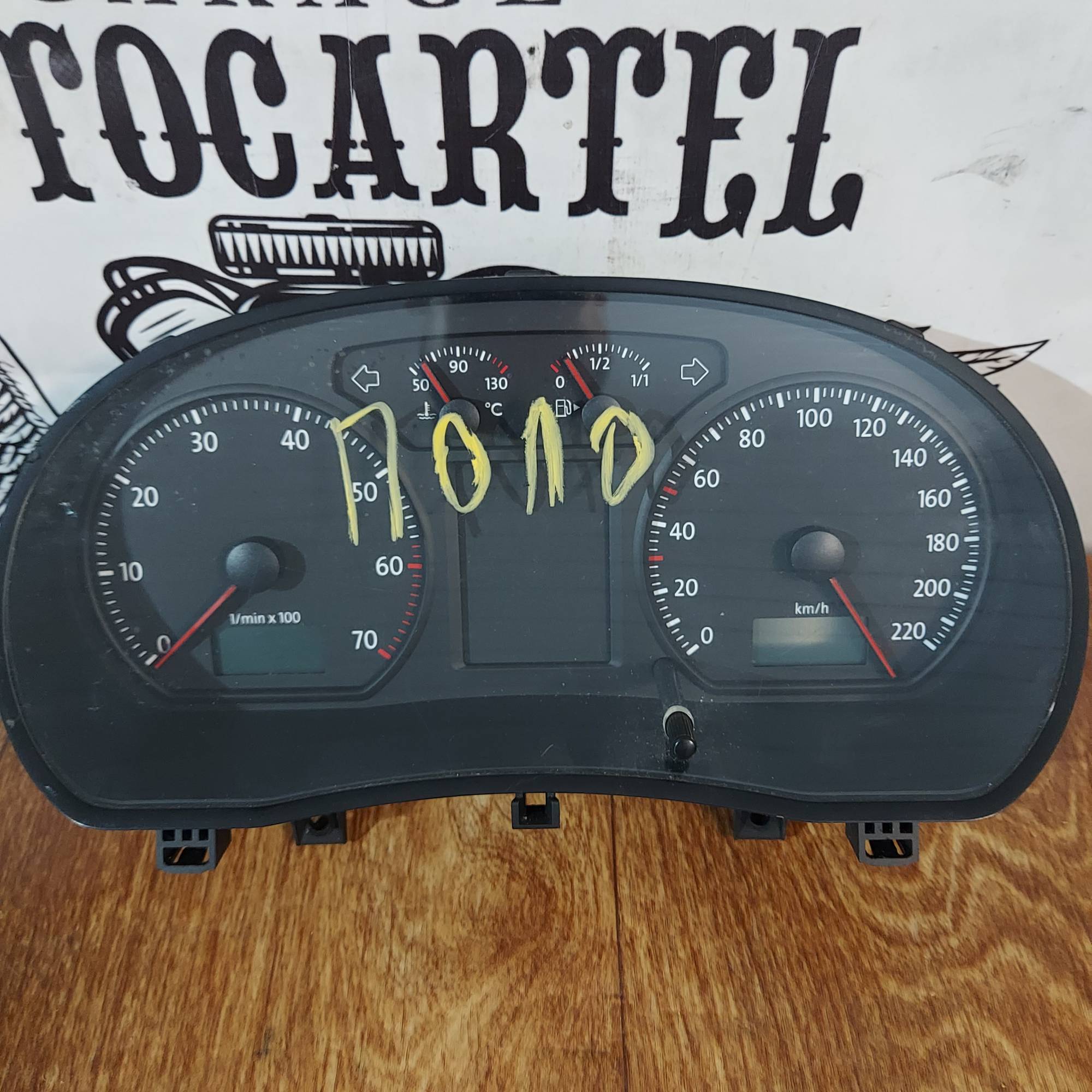 Щиток приладів VW Polo 9N 6Q0920823T