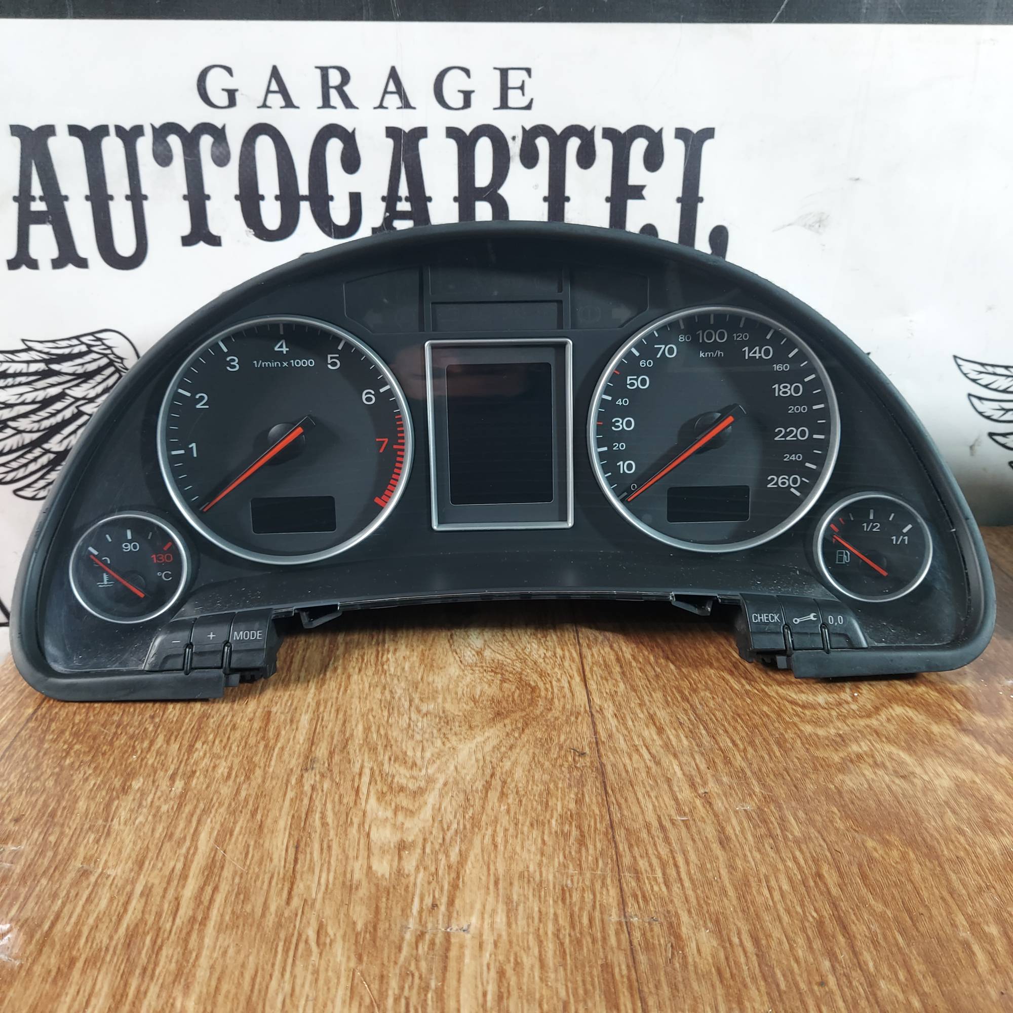Щиток приладів Audi A4 B6 8E0920900L