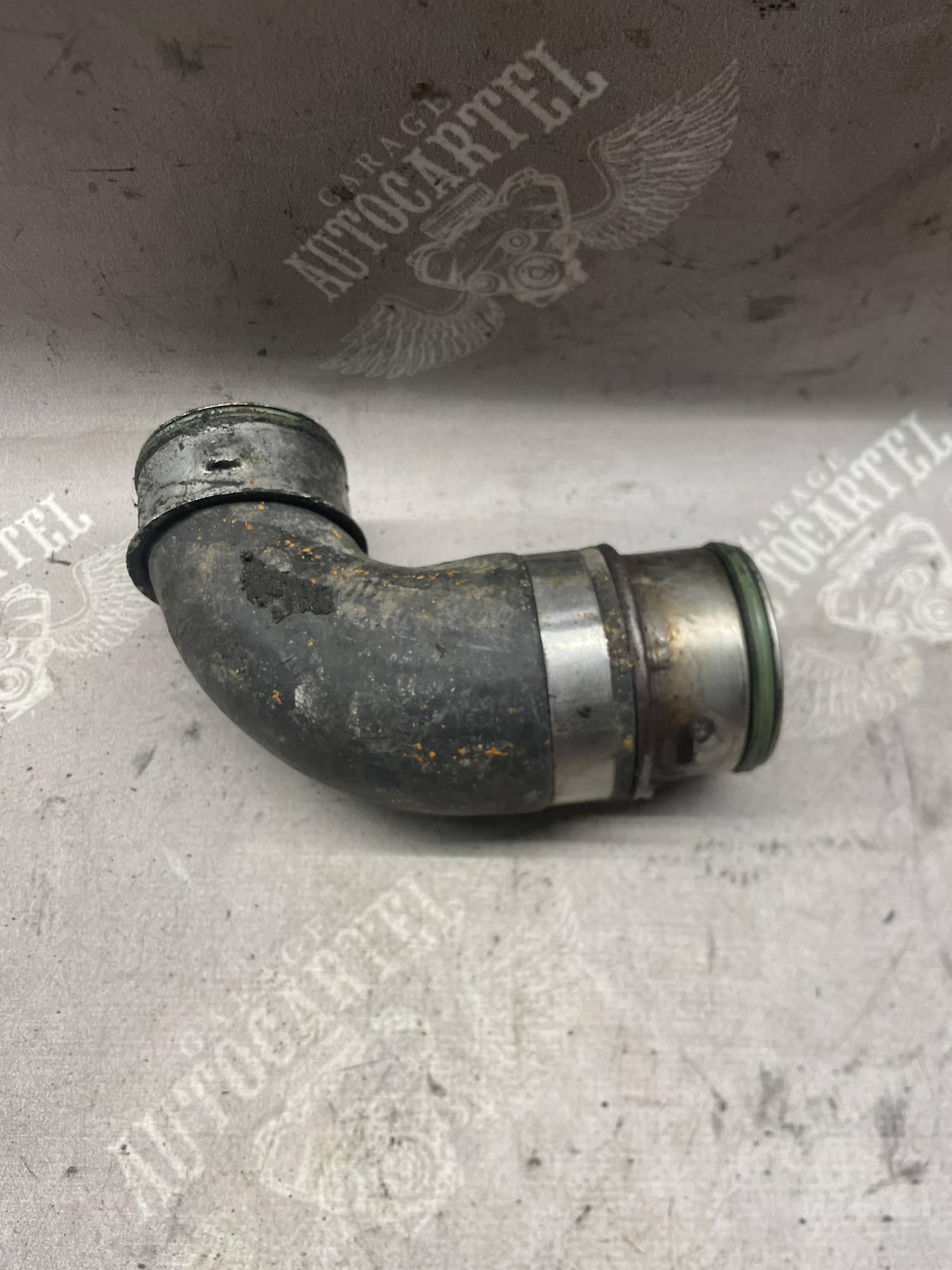Патрубок інтеркулера верхній правий 2.0 TDI Volkswagen Golf V Passat B6 1t0145790e