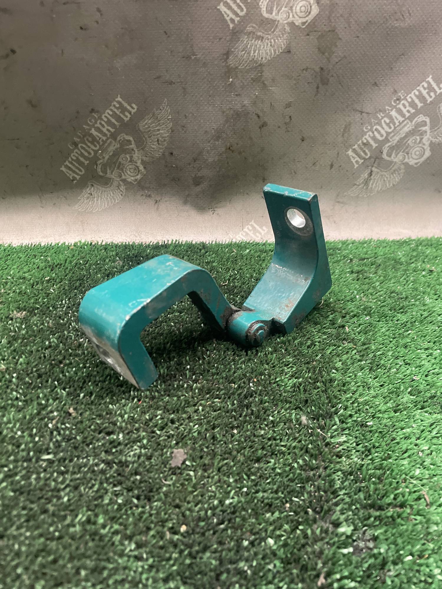 Петля двері передньої лівої верхня Volkswagen Transporter T5 7h0831401b
