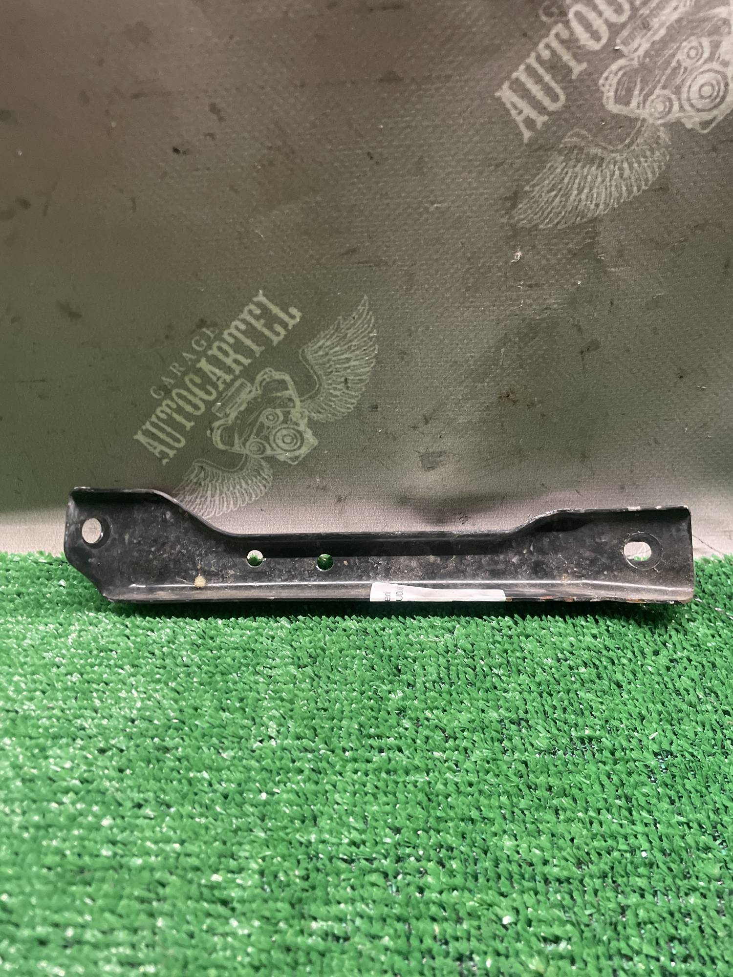 Кронштейн панелі радіатора правий AUDI A6 C6 4f0809892