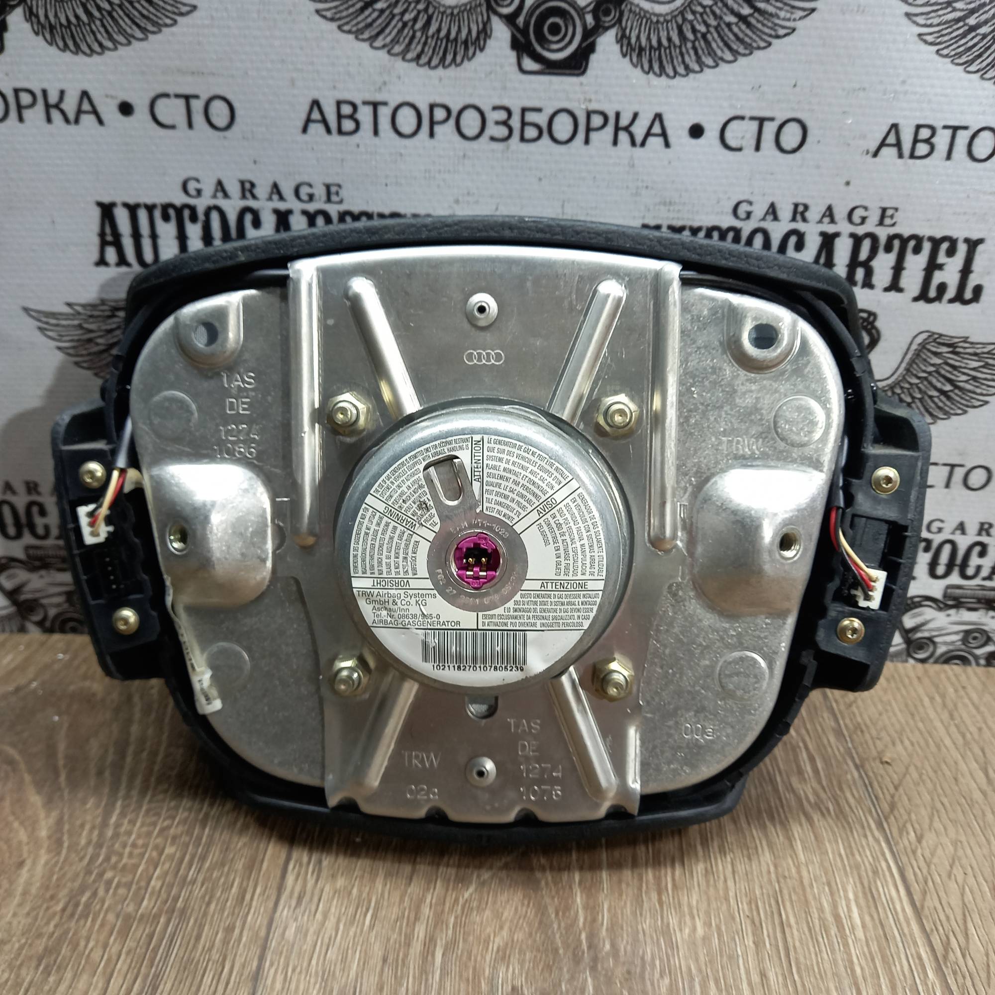 Подушка безпеки в кермо AUDI A6 C5. 1997-2004. 4B0880201AF