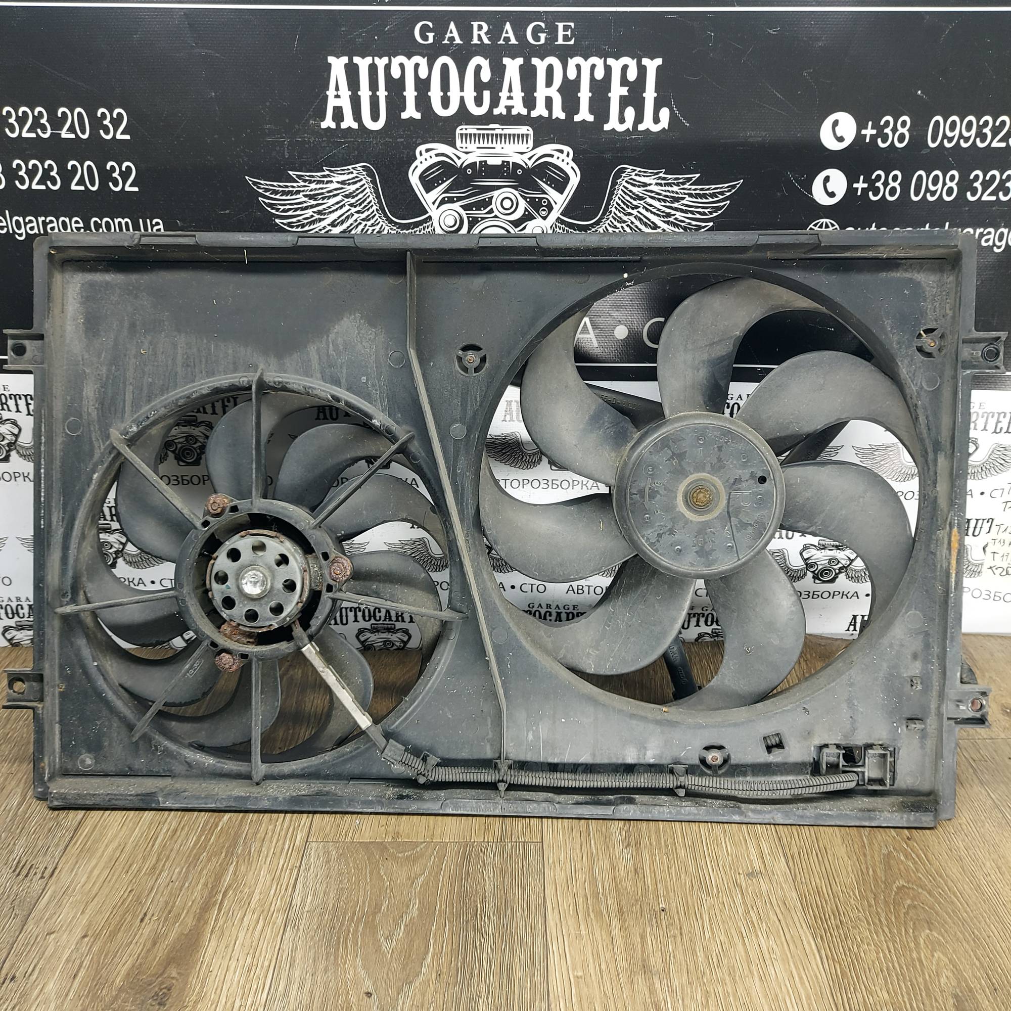 Дифузор з вентиляторами охолодження Volkswagen Golf 4 1J0121207T