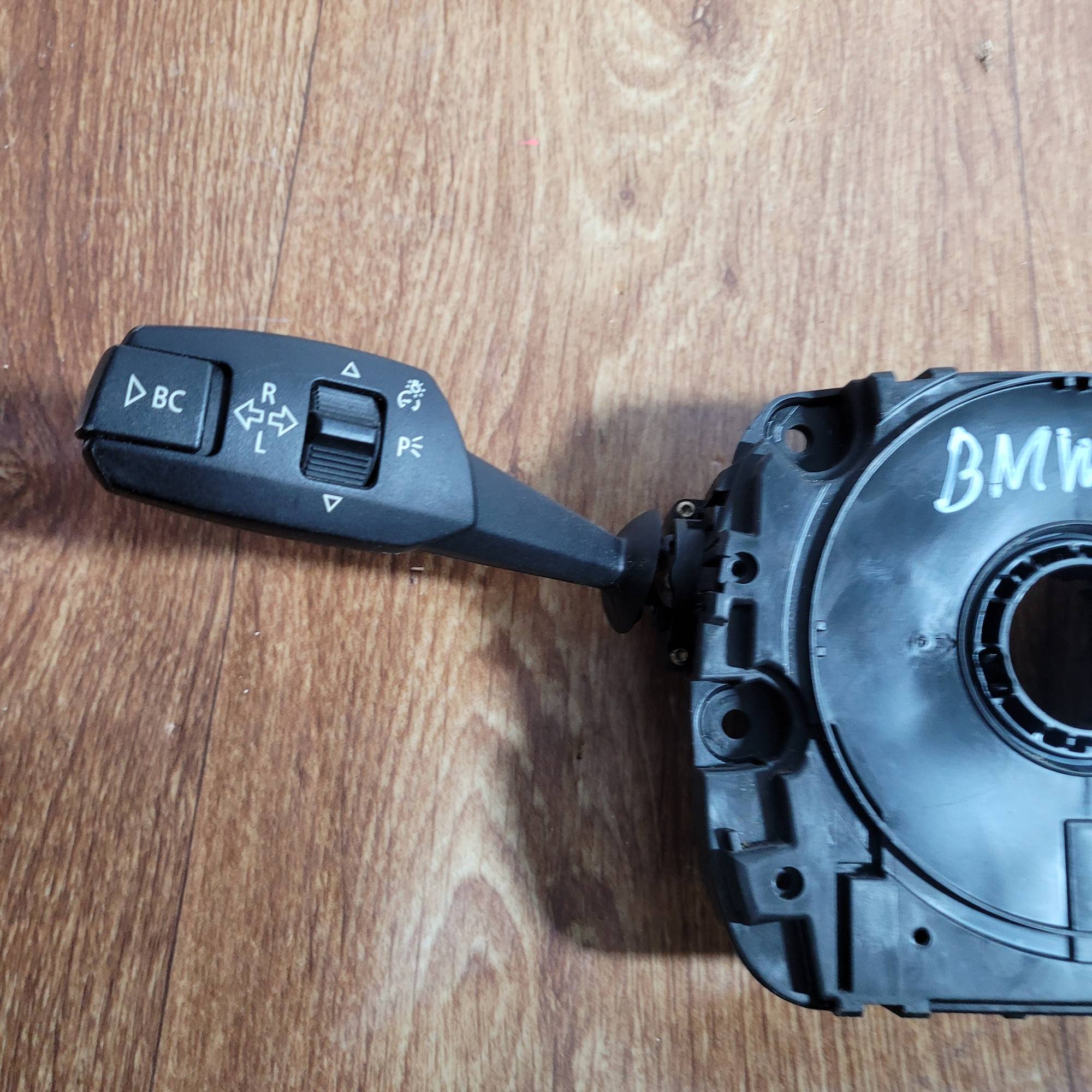 Підрульовий перемикач склочисника BMW E90 2005-2011 01208120