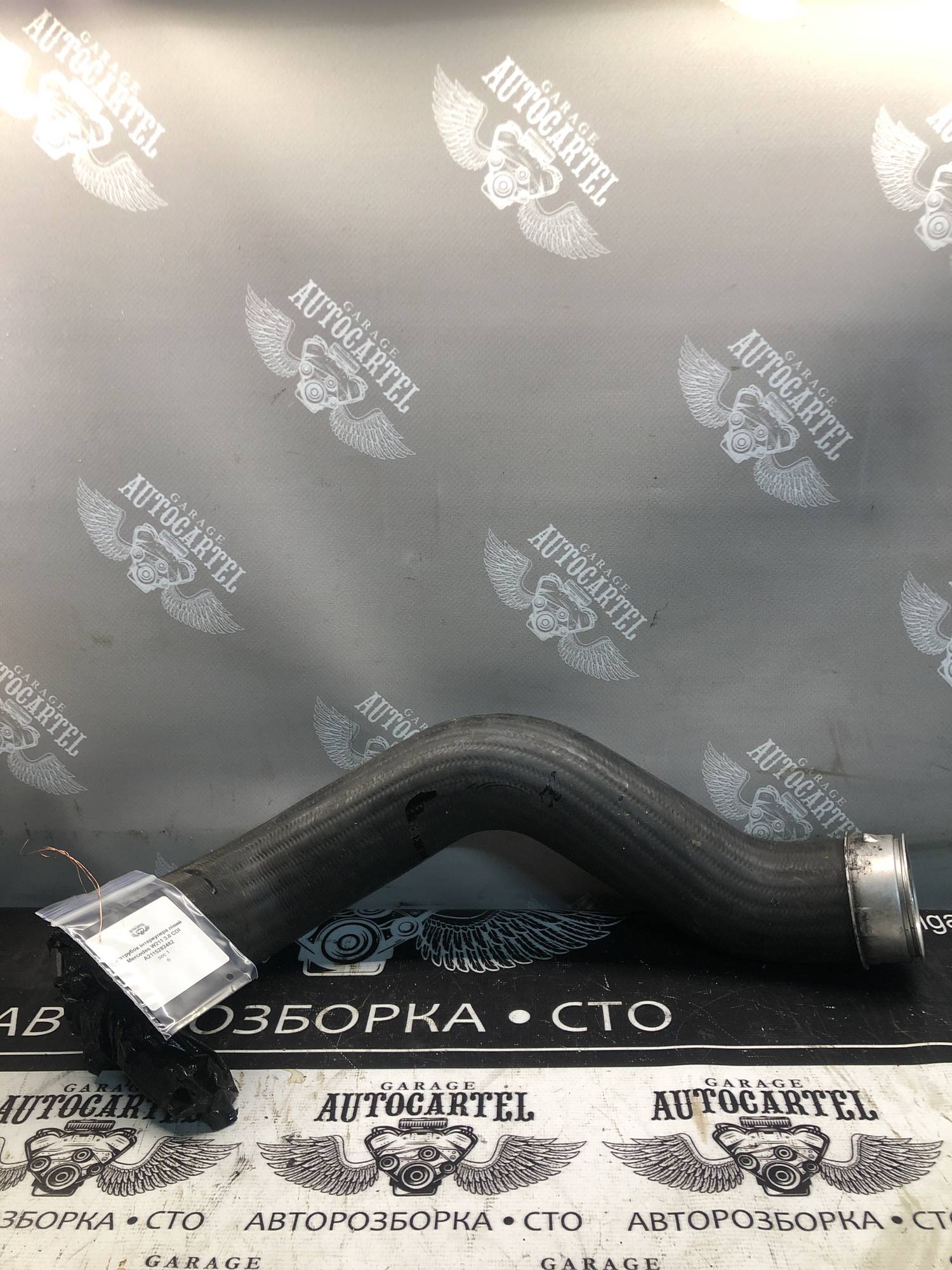 Патрубок інтеркулера лівий Mercedes W211 3.0 CDI A2115282482
