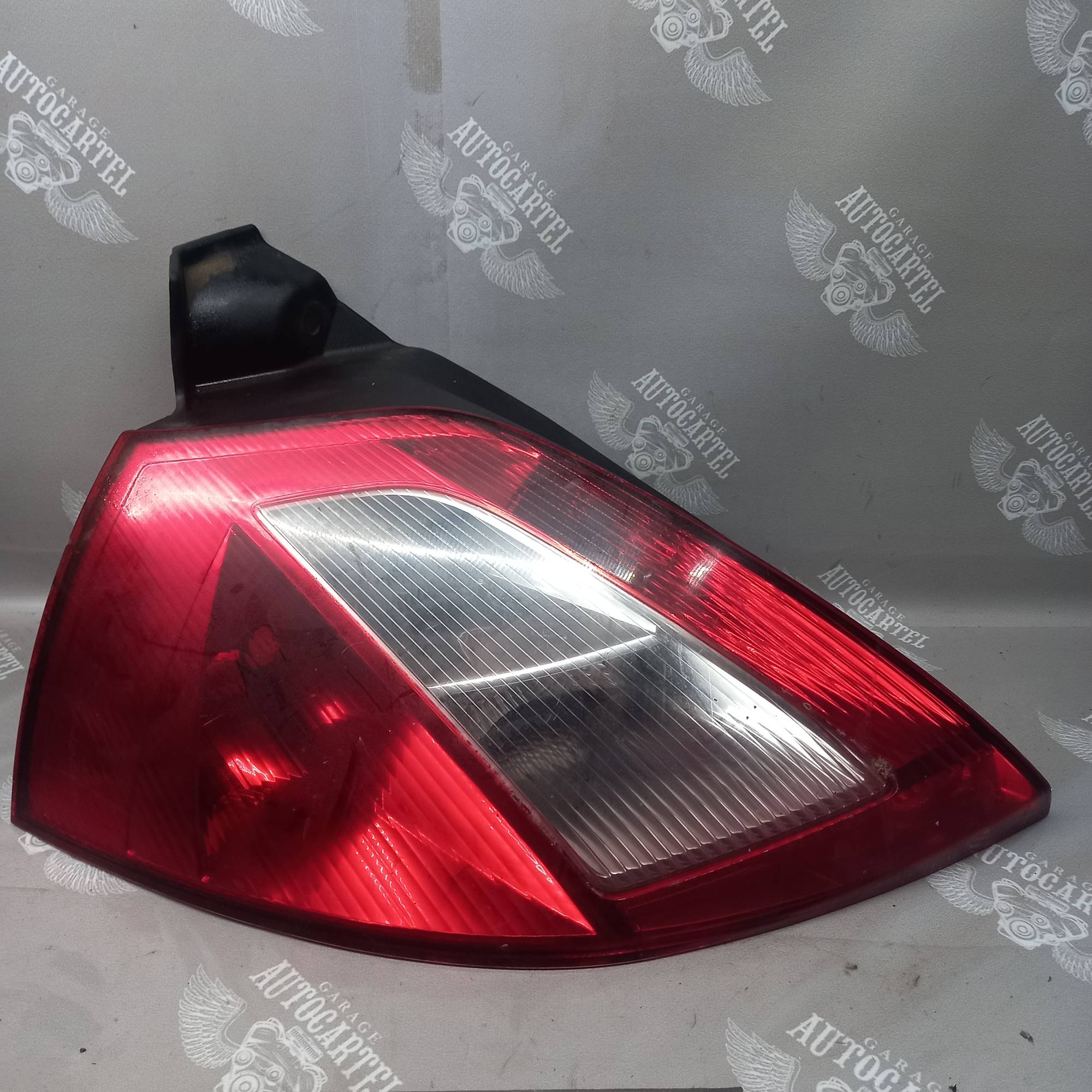 Ліхтар задній правий Renault megane ii 8200073236e