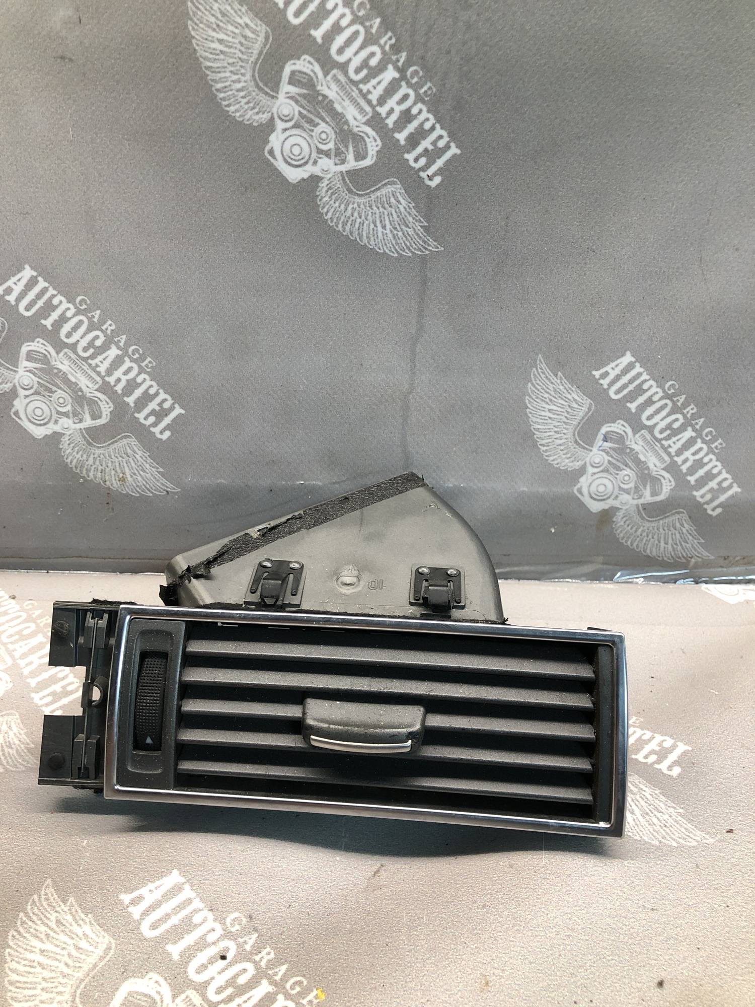 Повітровід решітка права audi a6 c6 4f1820902a 4f