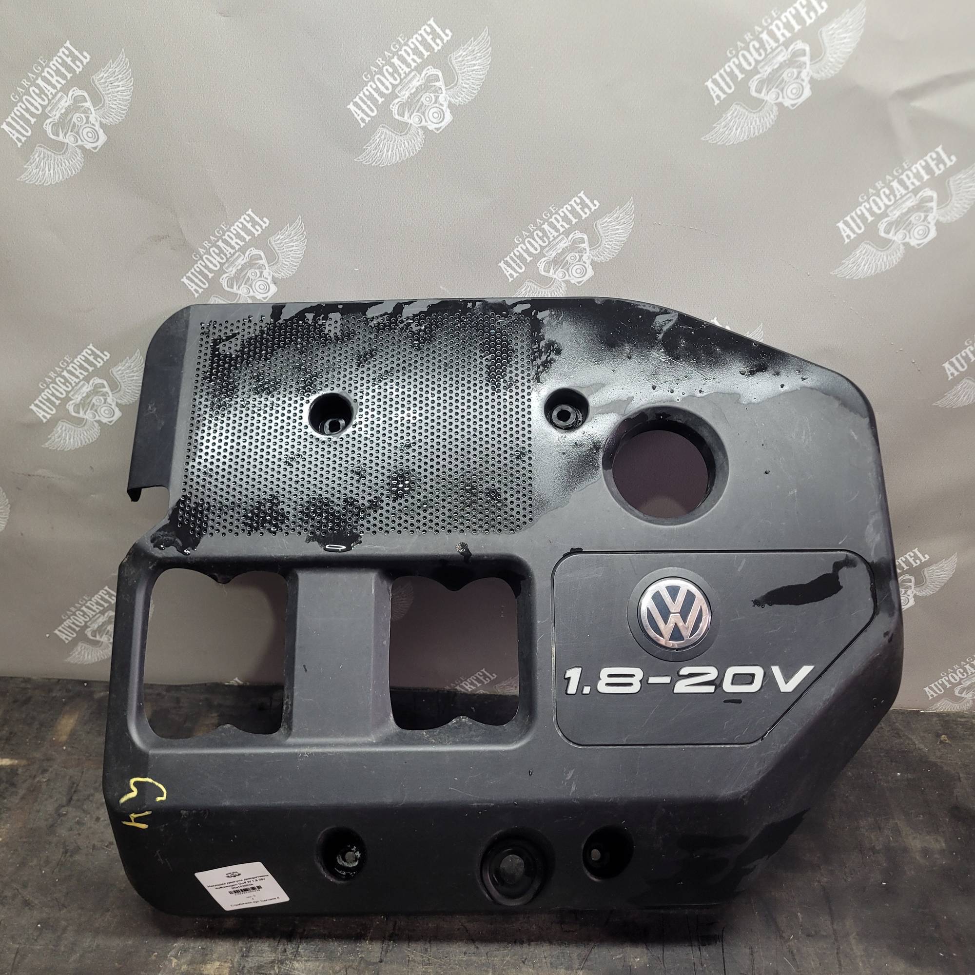 Накладка двигуна декоративна Volkswagen Golf IV 1.8 20v 06a103925k