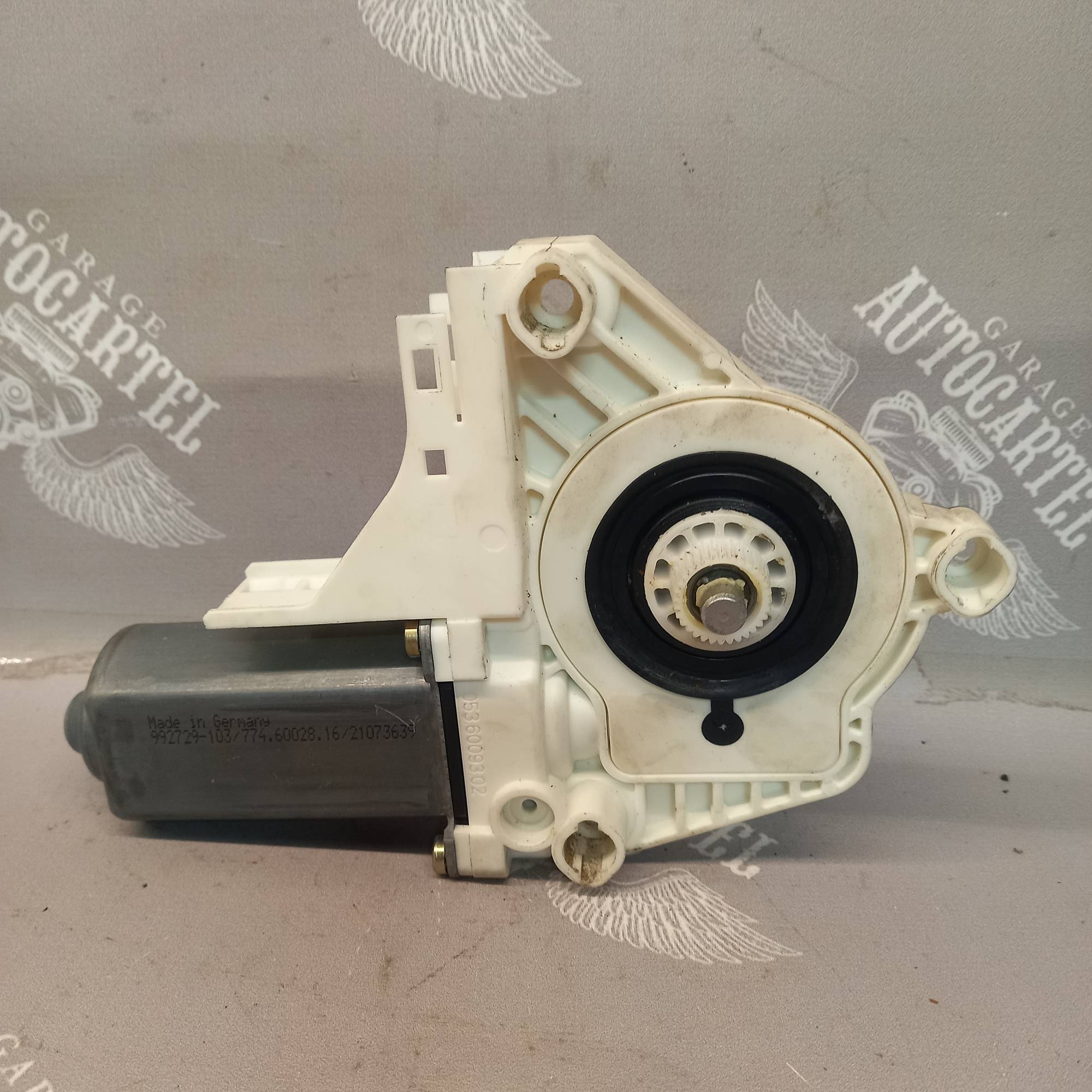 1k0969702e Моторчик склопідйомника правий передній Volkswagen Golf 5 2003 - 2009