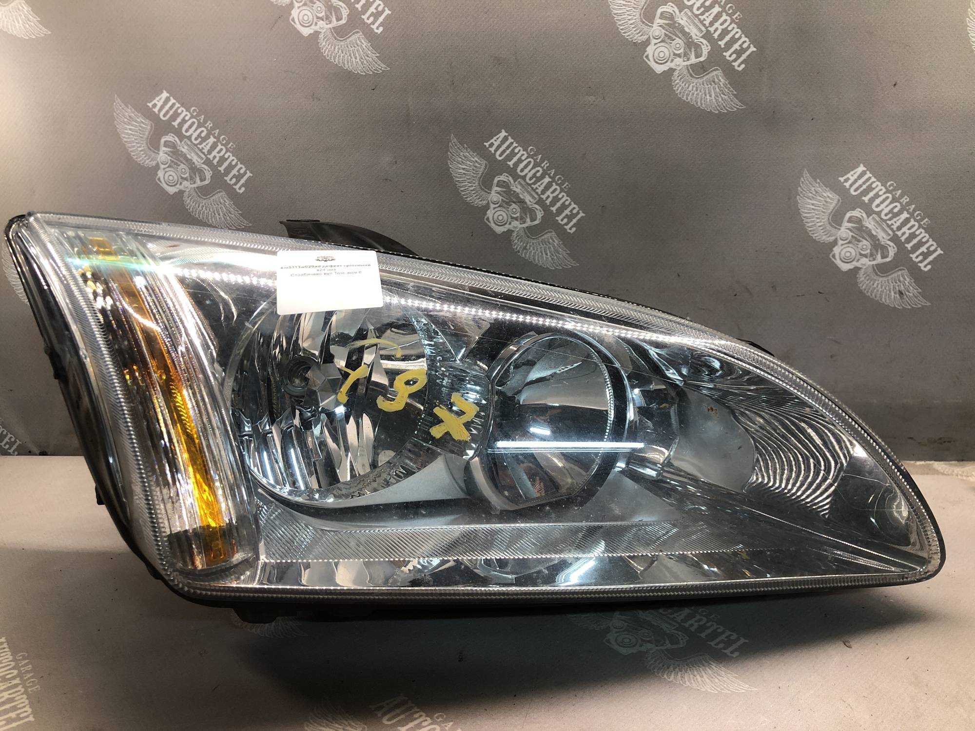 Фара передня права (до рестайлінгу) Ford Focus 4M5113W029AD дефект кріплення