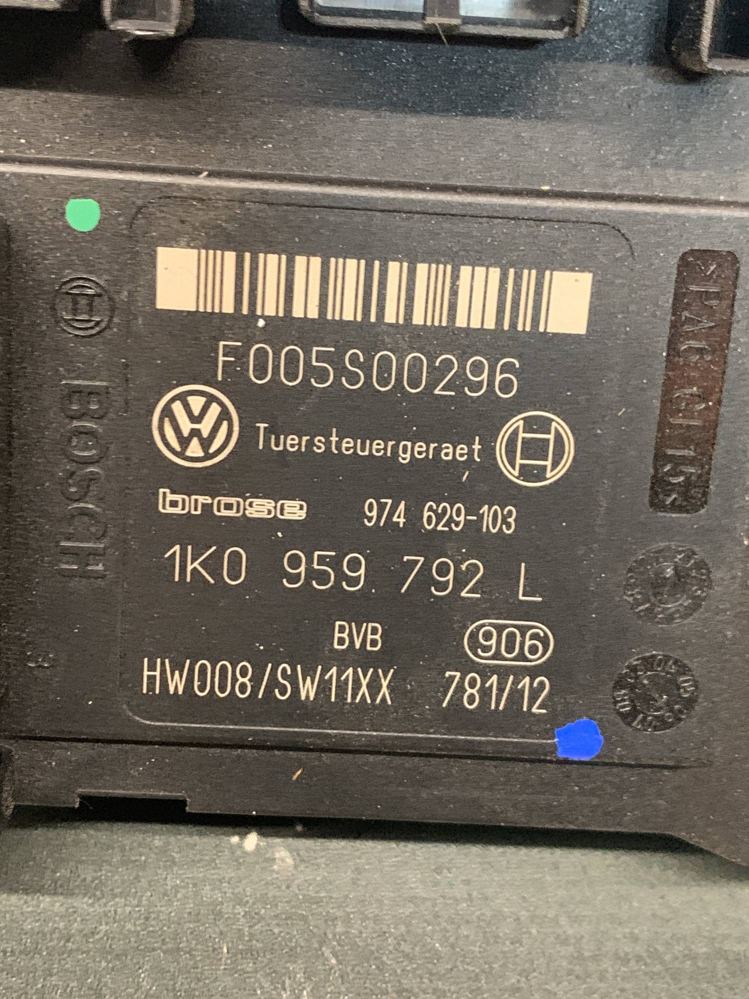 1k0959792l/1 Блок керування склопідйомника передній правий Passat B6 2005-2010