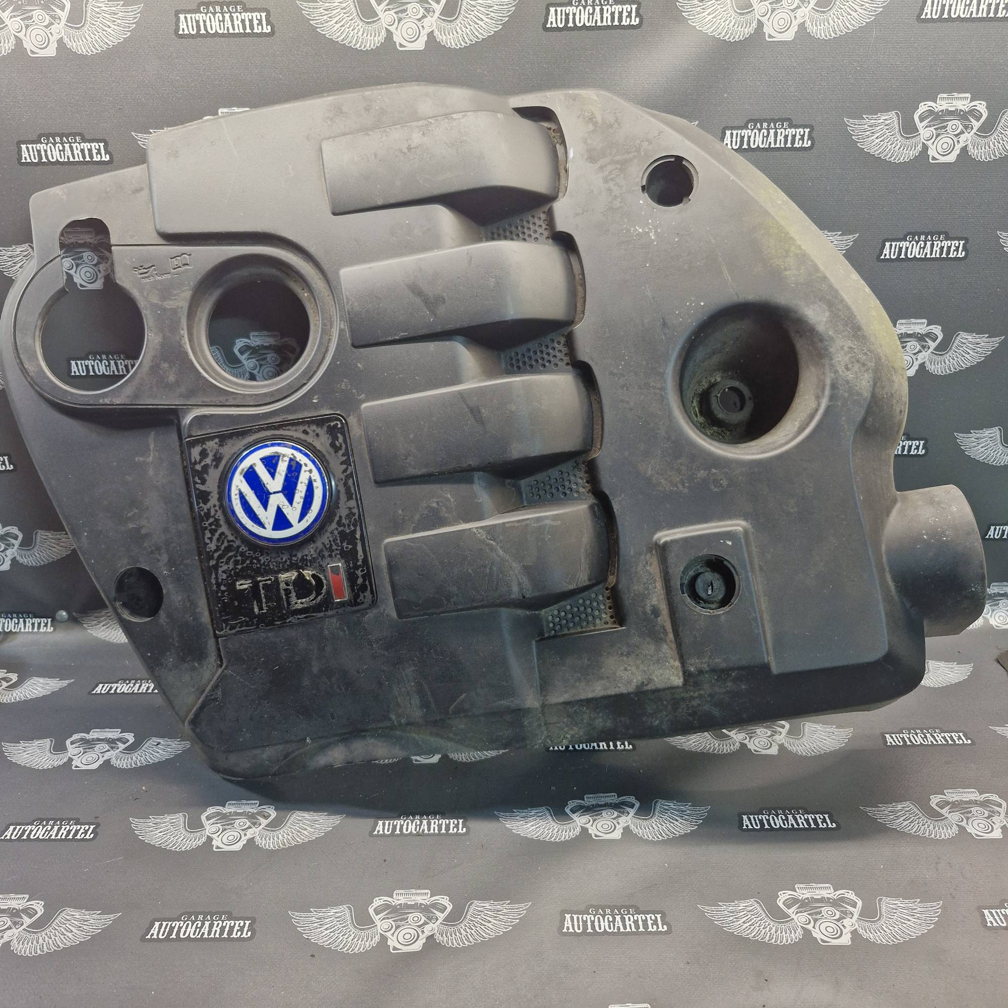 054682af Декоративна накладка Audi A4 B6 2001-2004