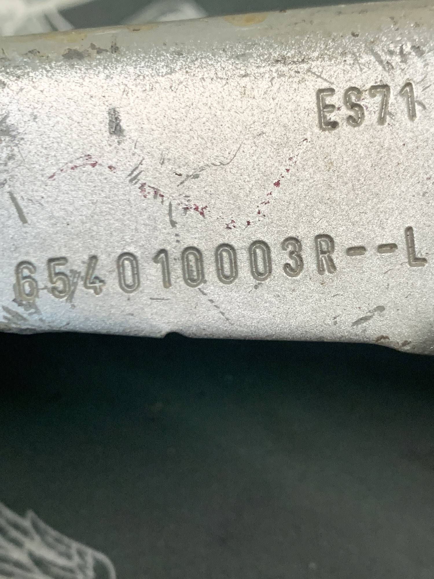 654010003r Петля капота левая Renault Megane 3, 2008-2016