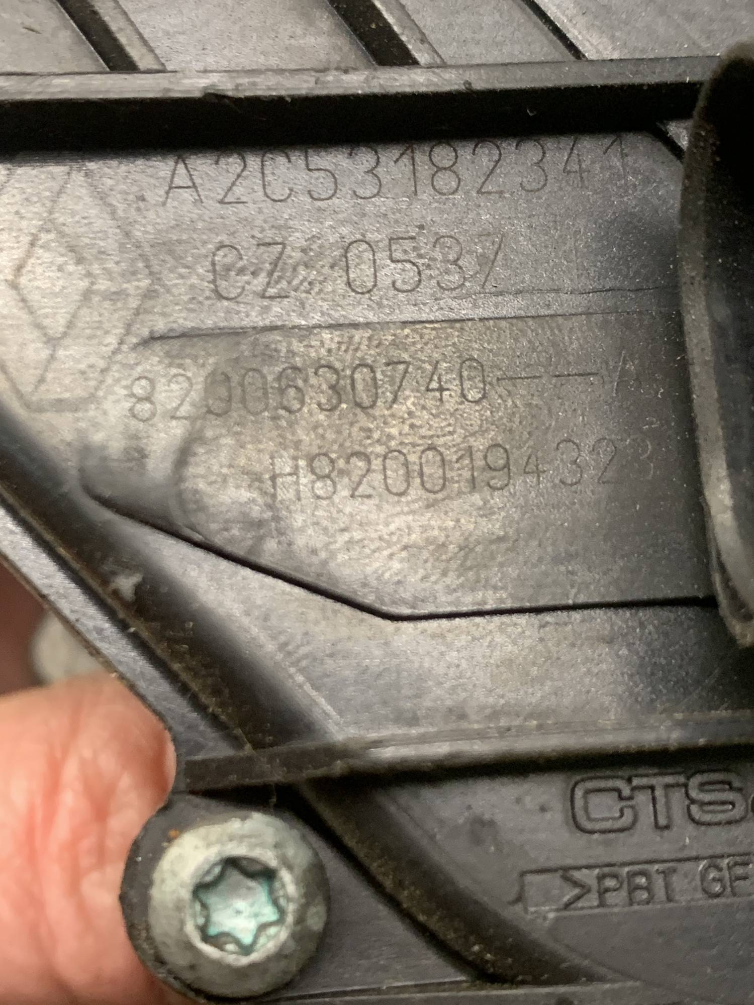 Клапан EGR 1.9 DCI Renault Laguna II / Scenic II / Megane II 1.9 dci 8200630740a