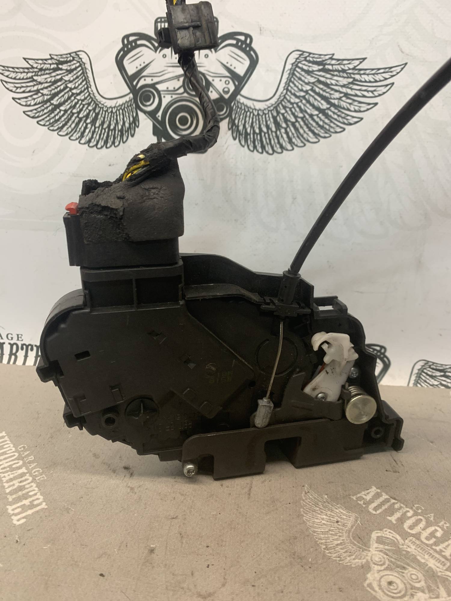 Замок двері передньої правої Volvo C30 S40 II V50 30799303