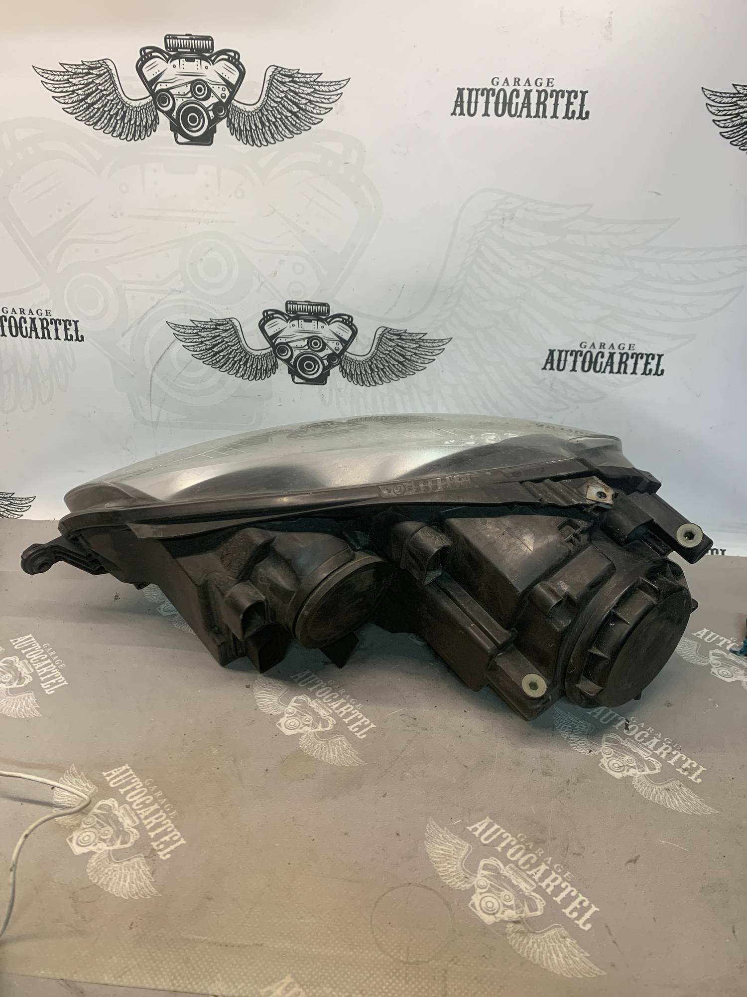 Фара права передня Volkswagen Golf V GTI 1k6941006t