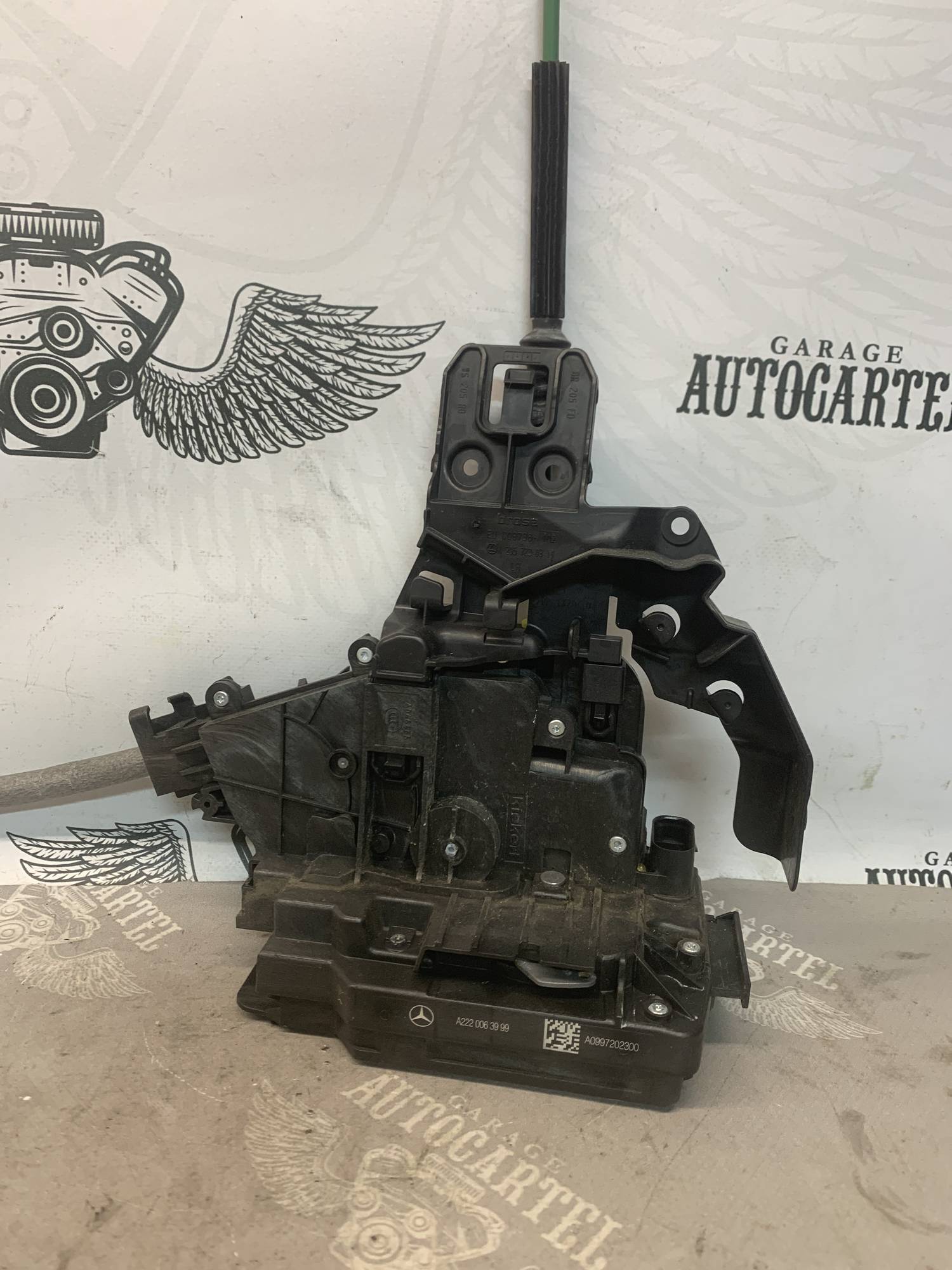Замок двері правий передній Mercedes-Benz C-Class W205 a0997202300, a2220063999