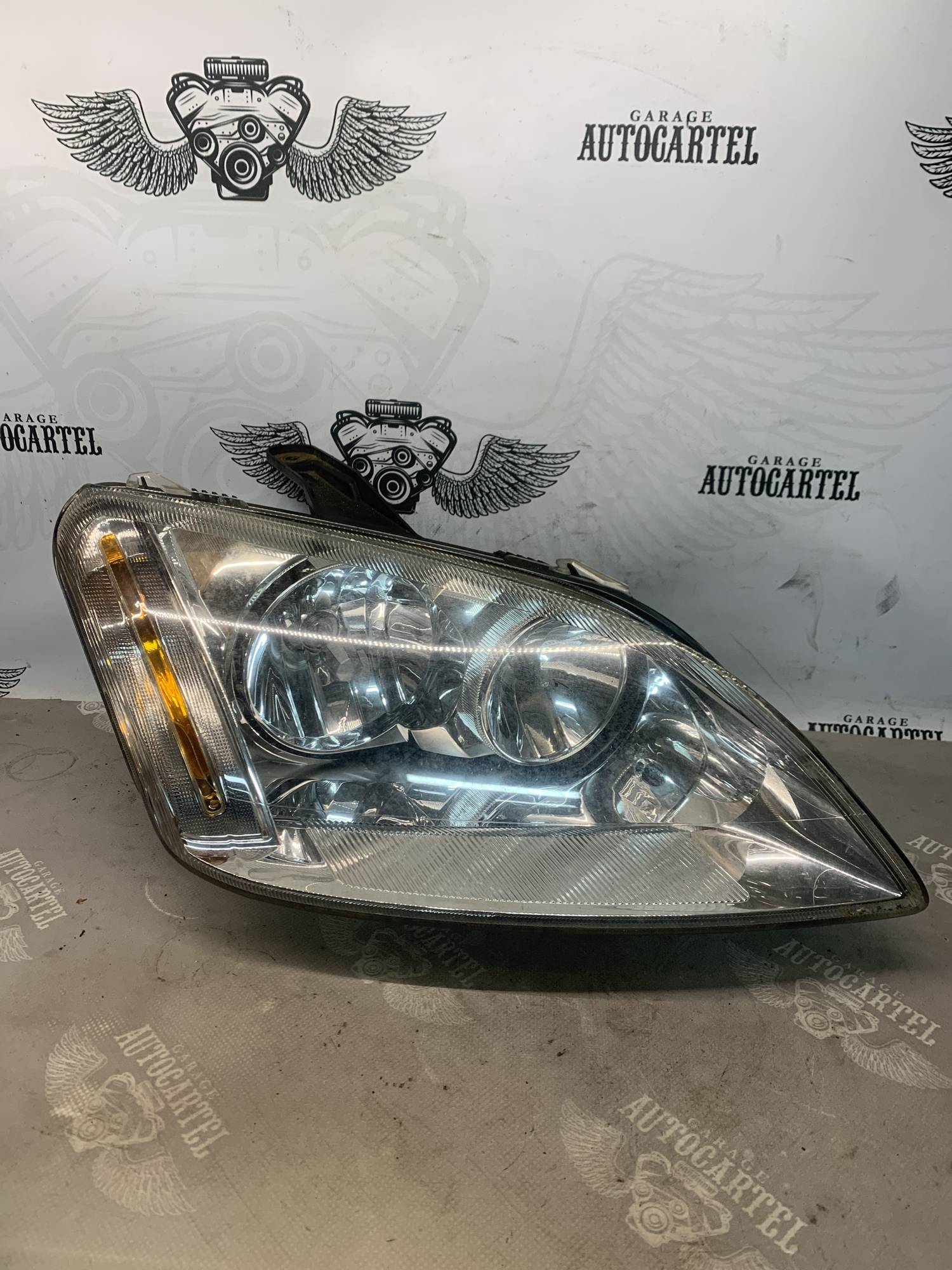 Фара права Hella для FORD FOCUS 1 3m5113100aa