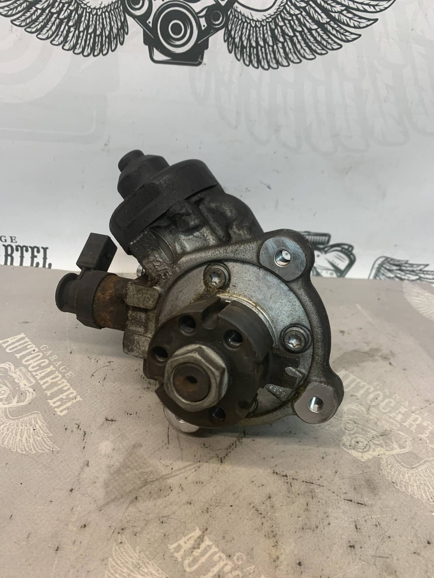 Паливний насос високого тиску (ТНВД) VW Crafter 2.0 03l130755ab
