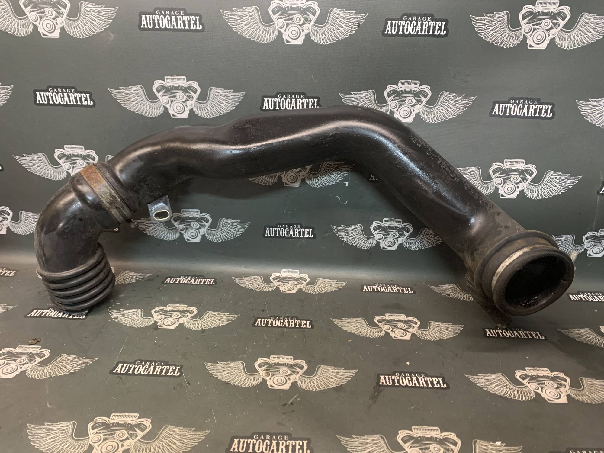 Патрубок інтеркулера Mazda 6 2.0di rf7j13230