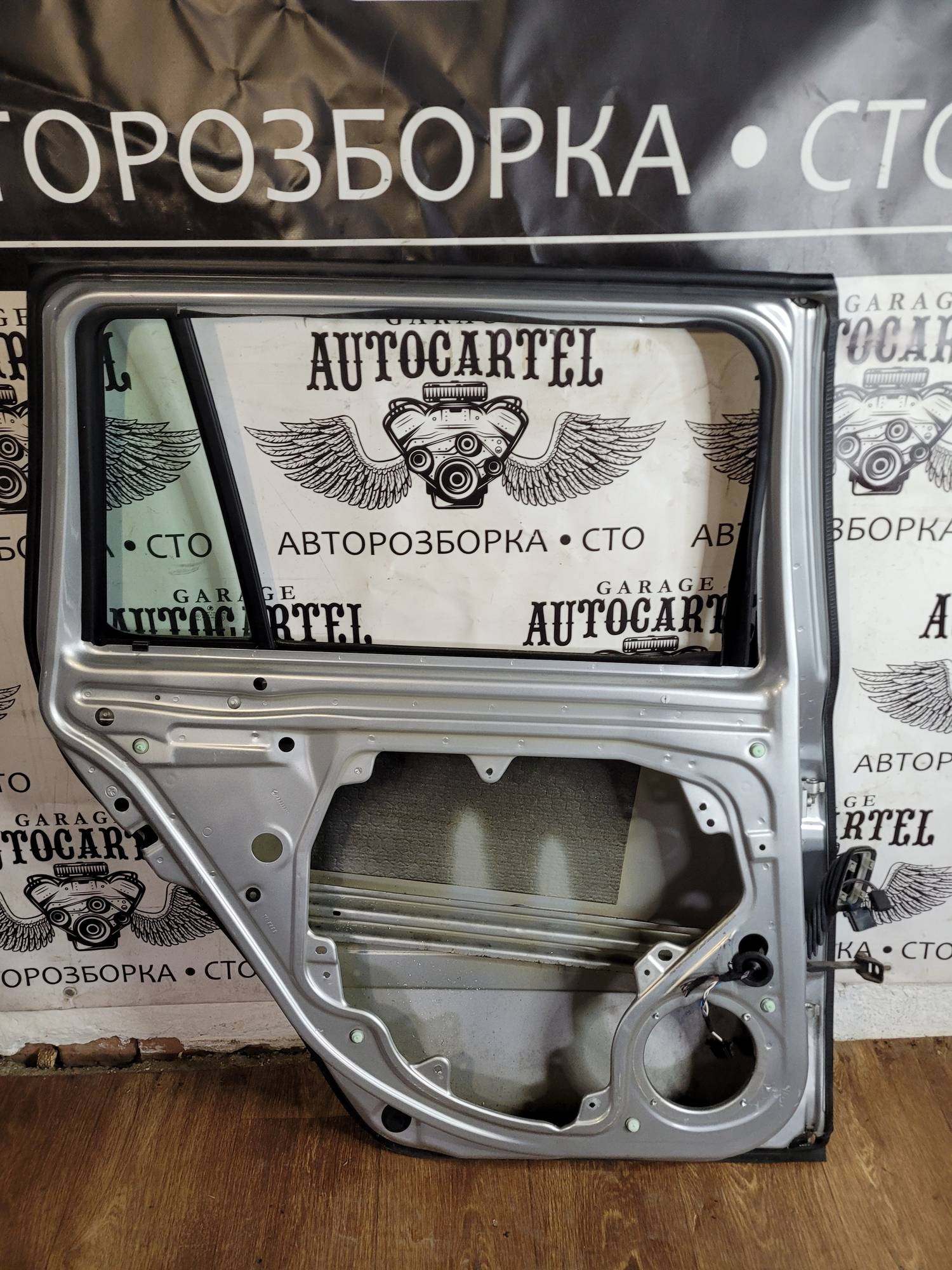 Дверка задня ліва Skoda Octavia A5 universal 2004-2013 9l56bk