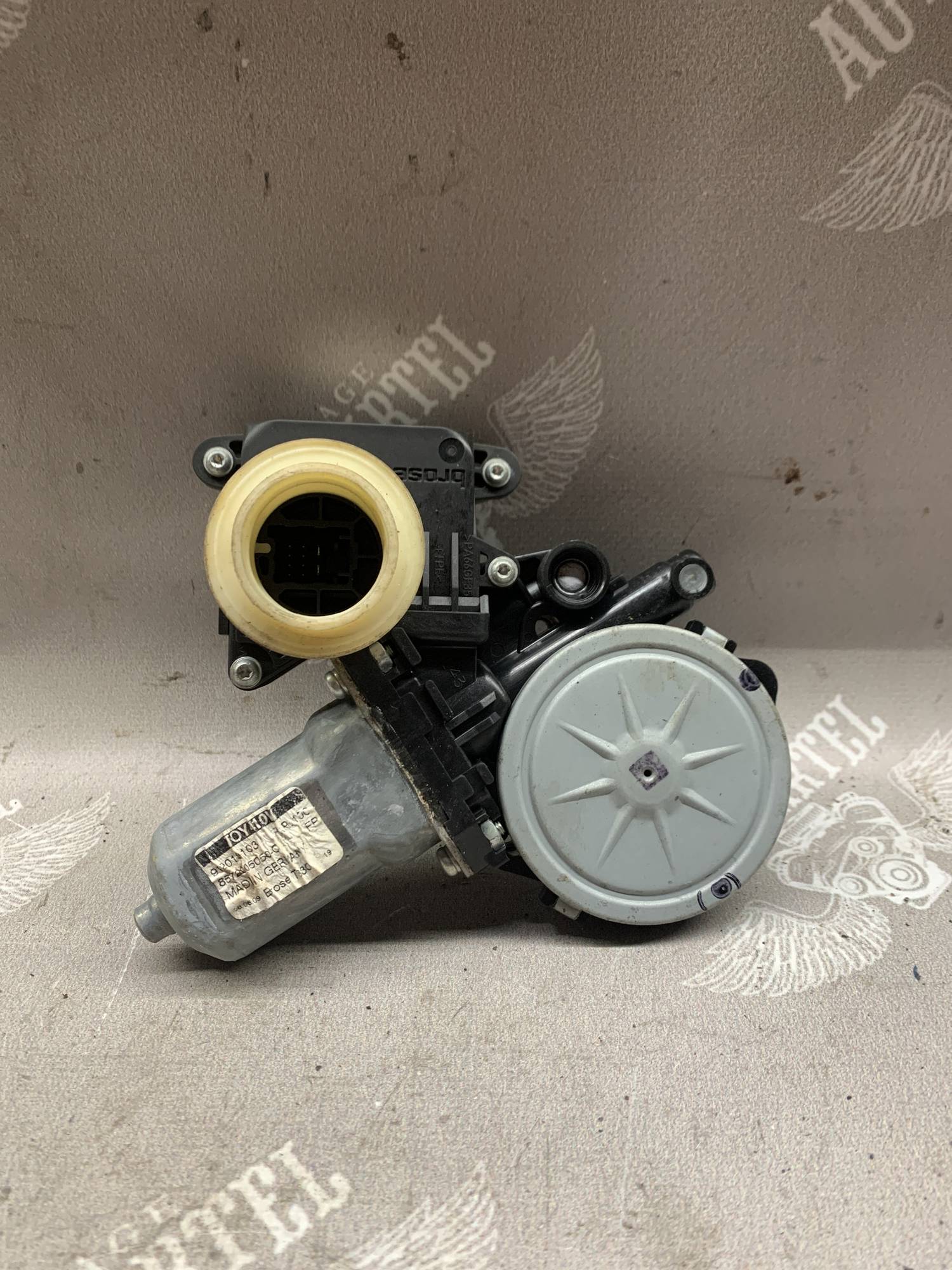 Моторчик скла лівий передній TOYOTA Avensis T27 912019103