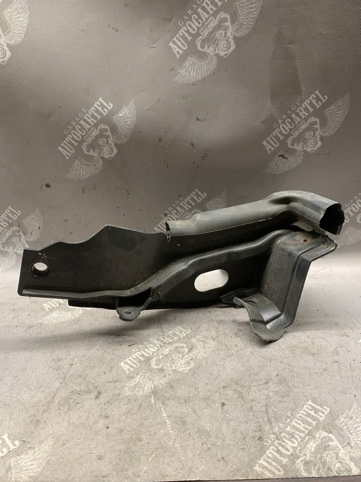 Накладка петлі капота ліва Renault MEGANE 3 668630007r
