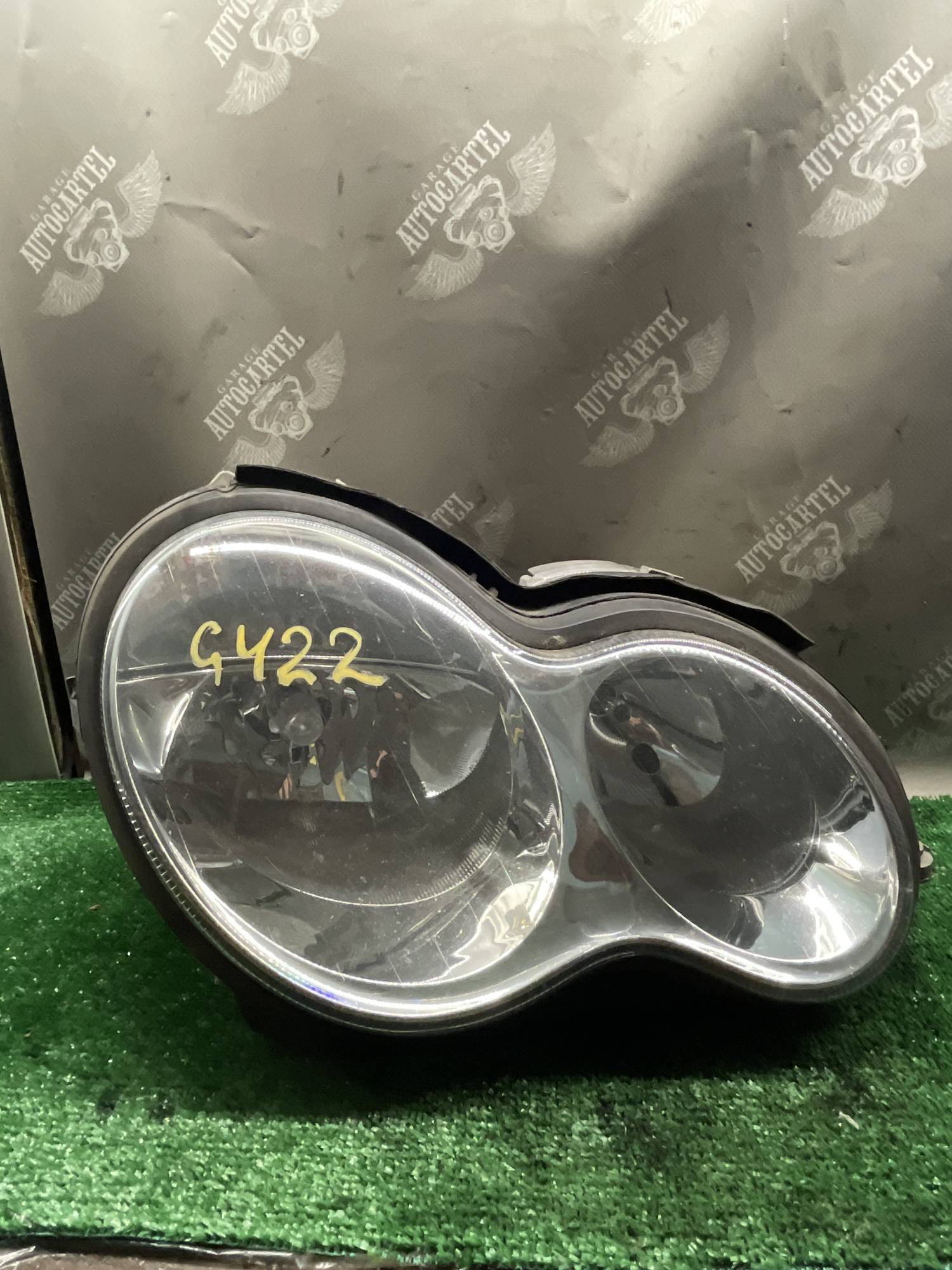 Фара передня права Mercedes W203 дефект кріплення a2038203261