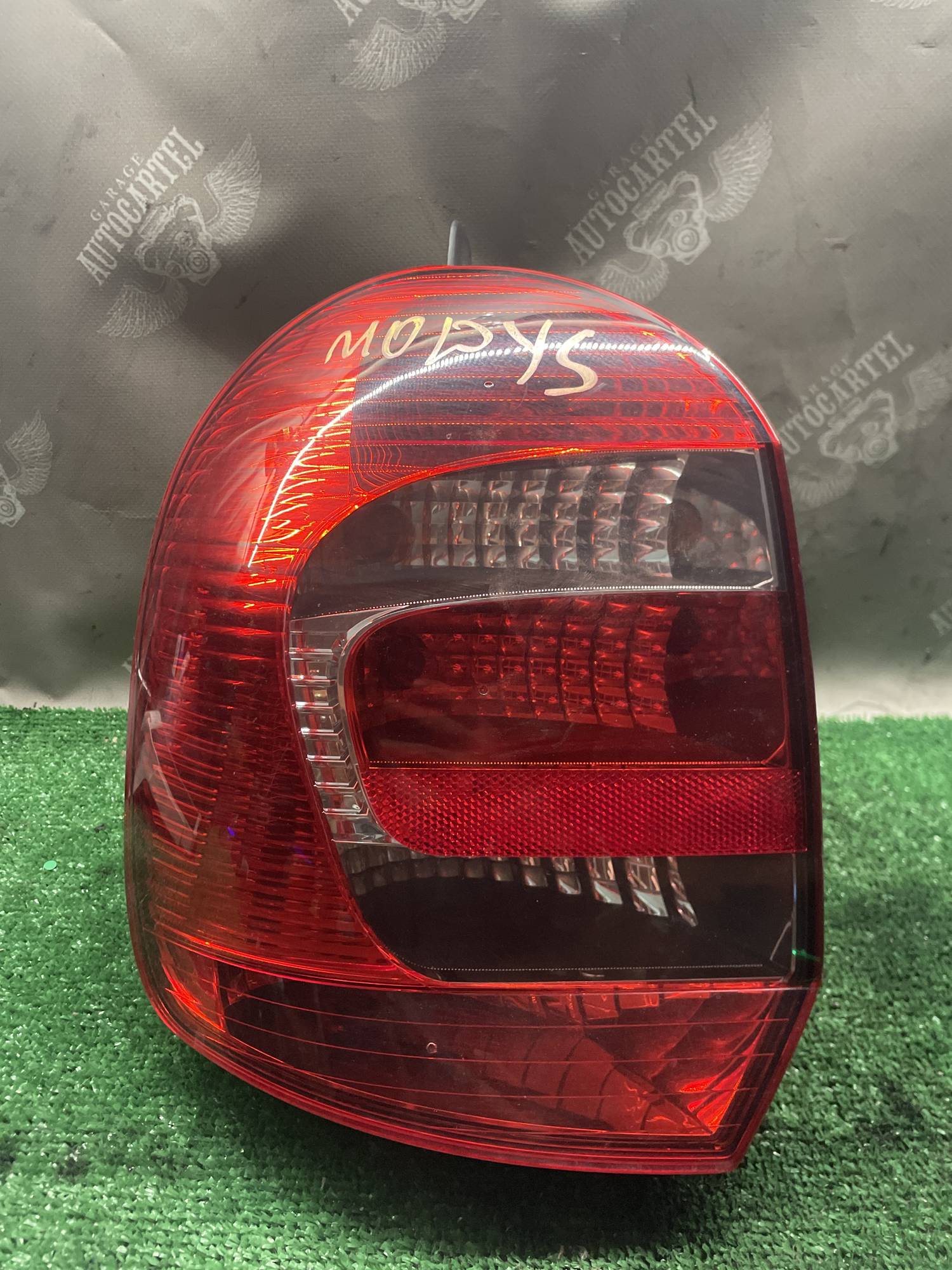 Ліхтар задній лівий Renault Modus 2004-2012 8200658411