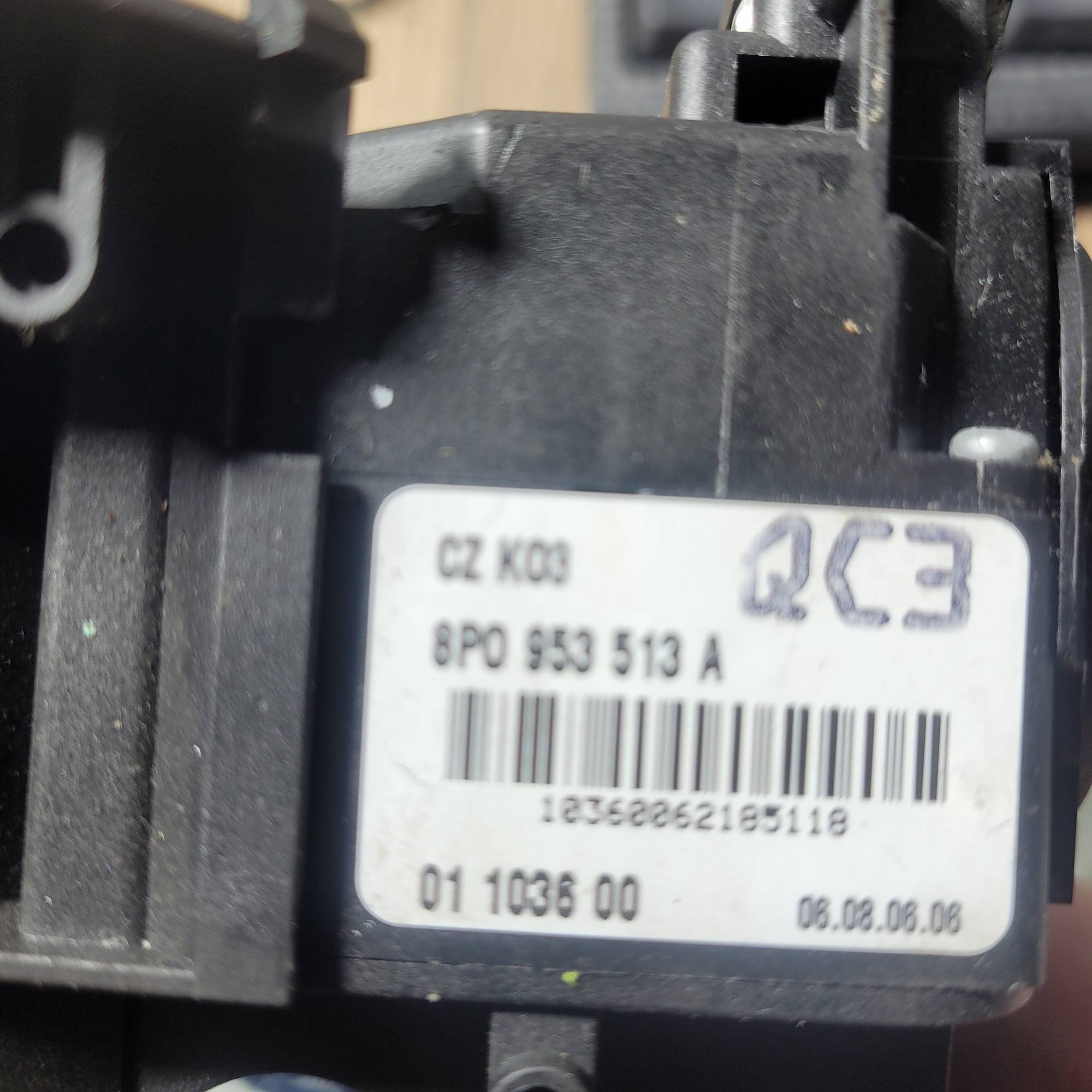 Підрульовий перемикач лівий Audi A3 (8P) 2003-2012 8P0953513A